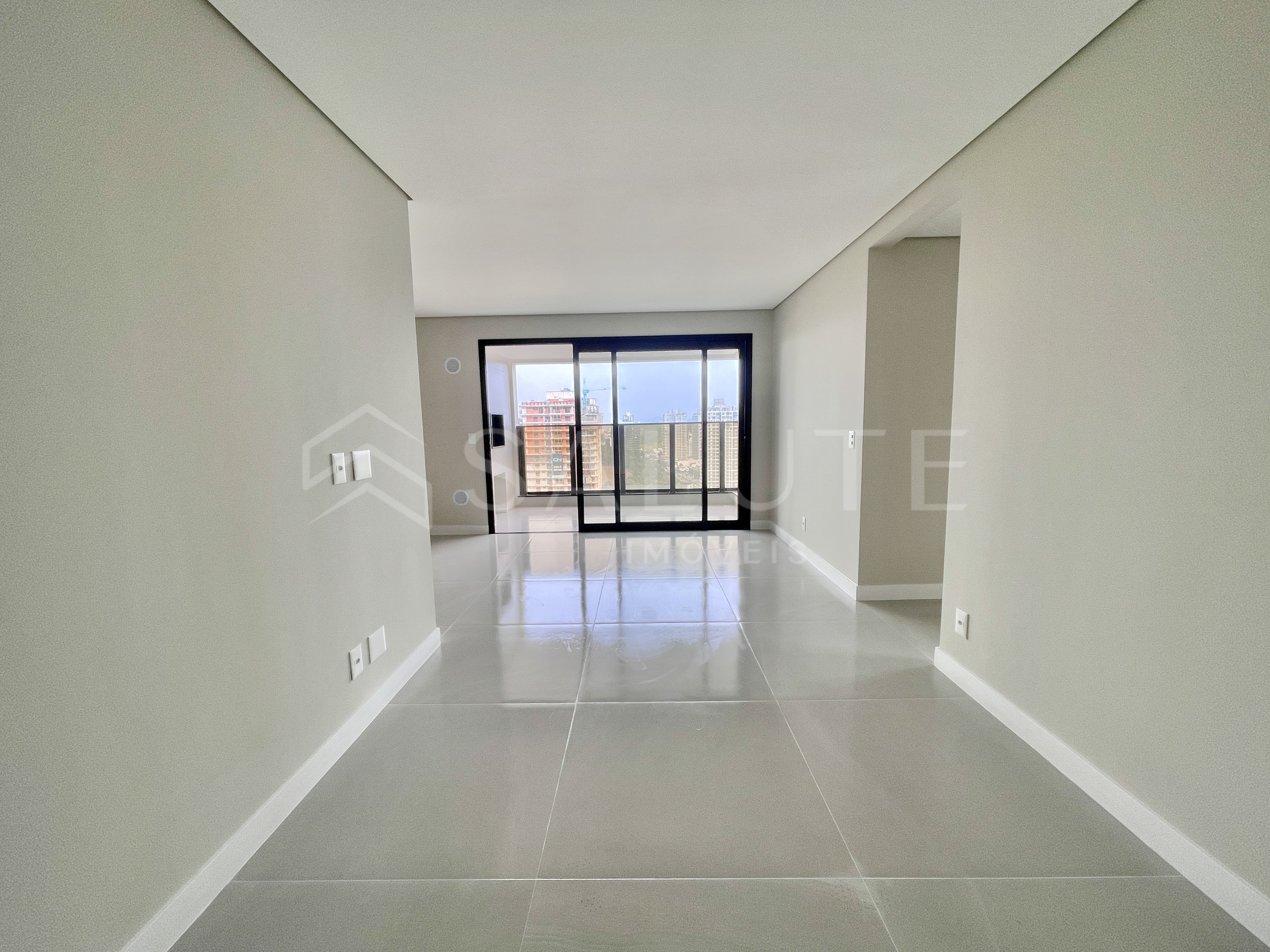 Apartamento à venda 3 dormitórios na Praia Brava