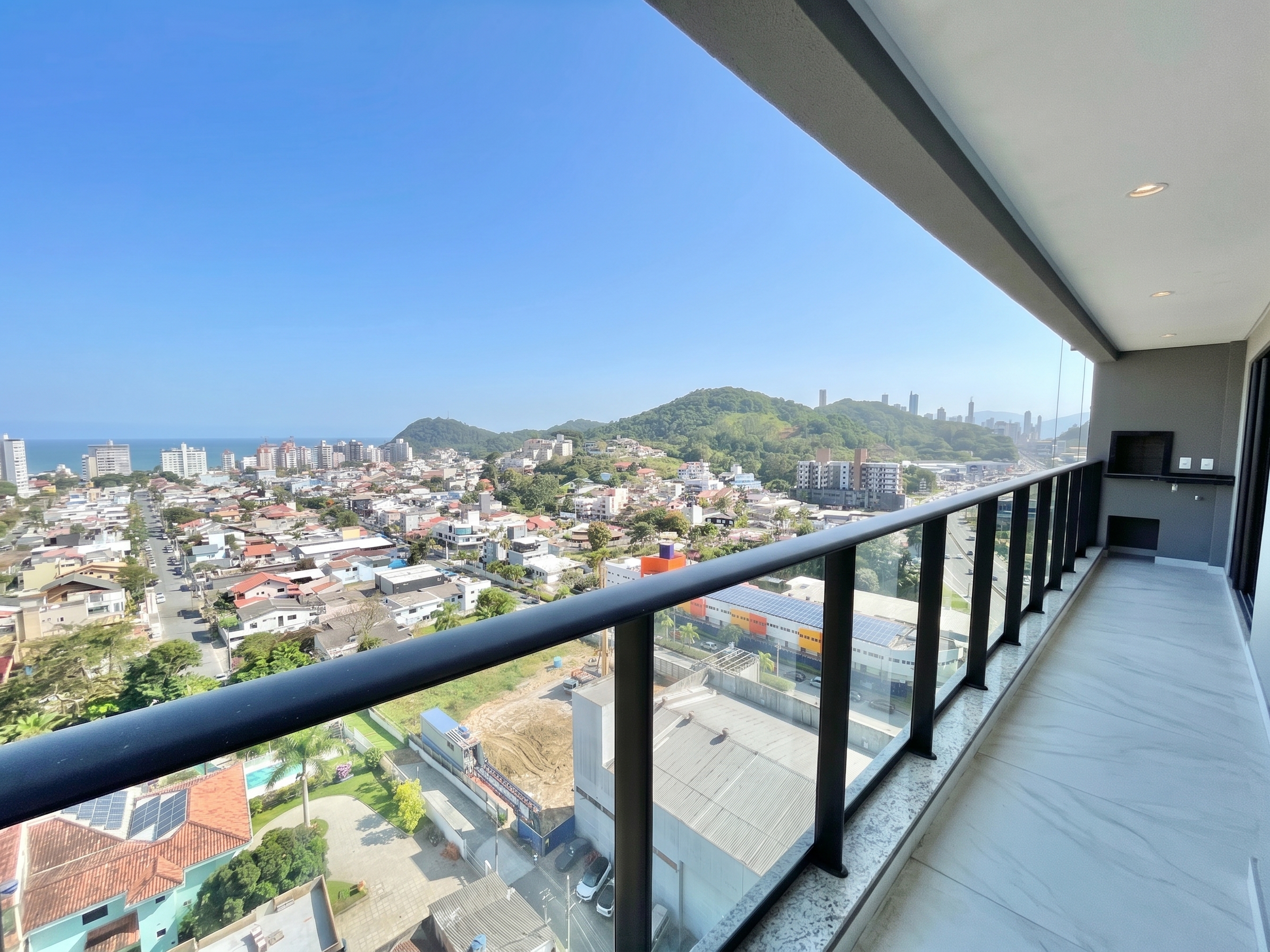 Apartamento aluguel anual 2 suítes na Praia Brava