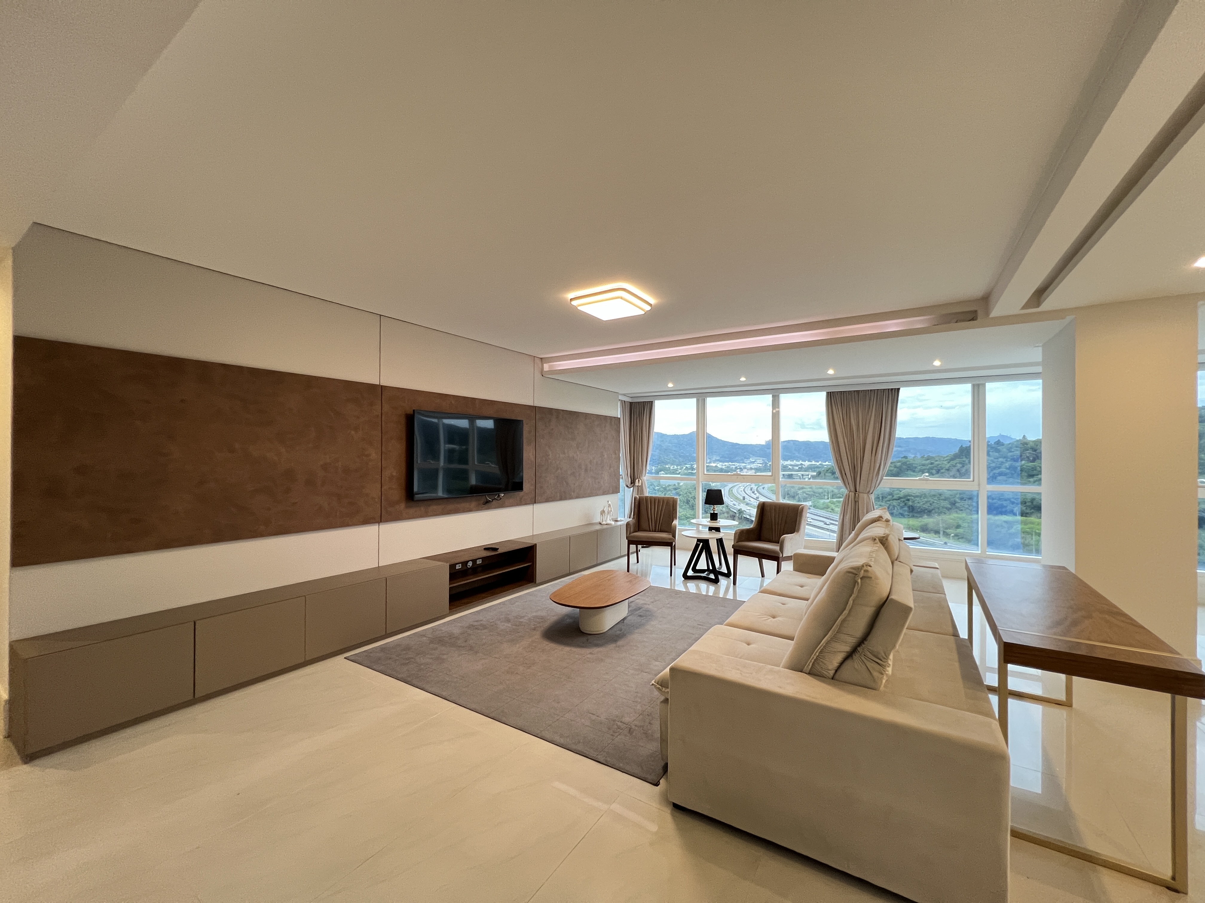 Apartamento aluguel 4 suítes na Barra Sul
