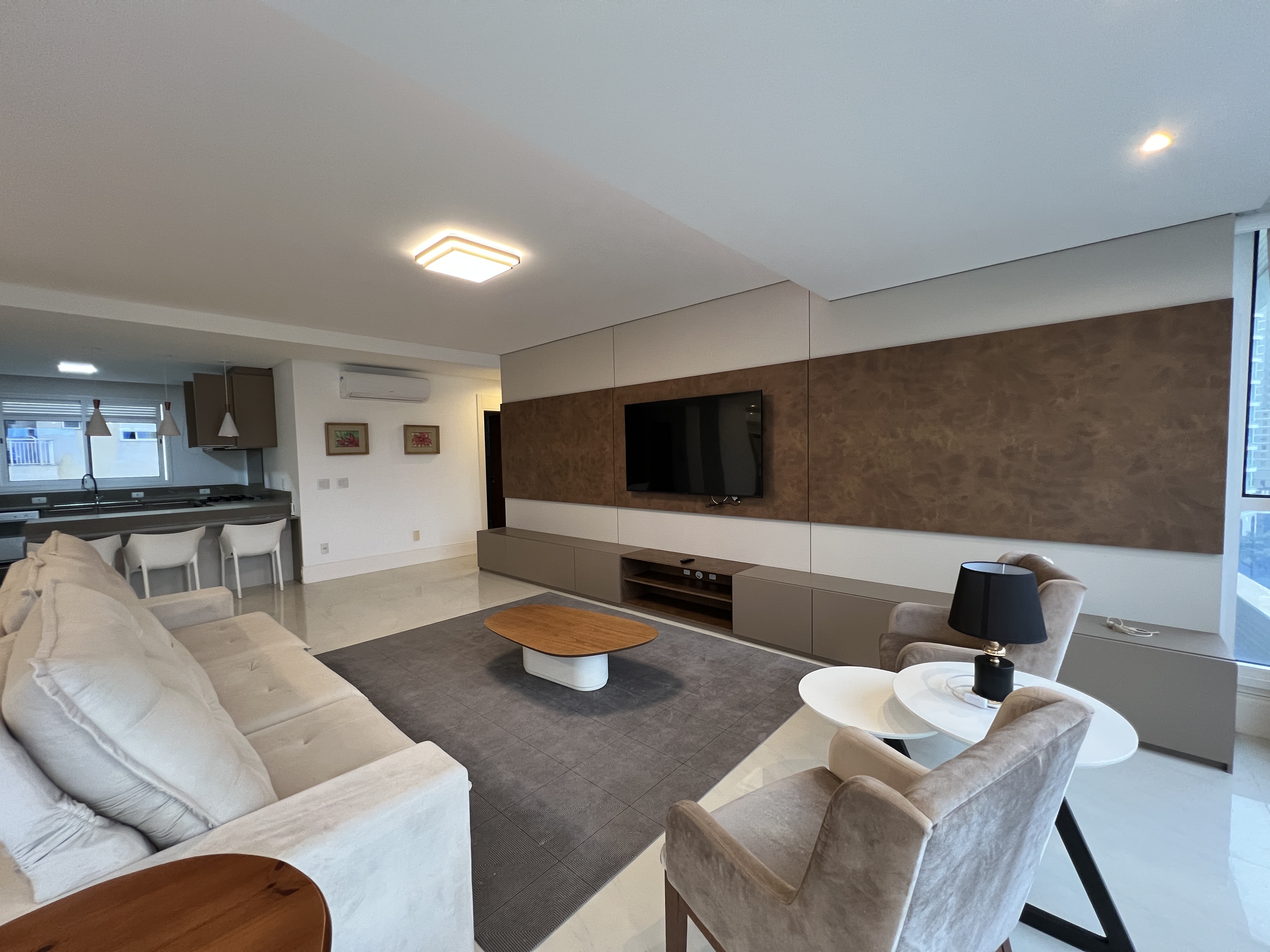 Apartamento aluguel 4 suítes na Barra Sul