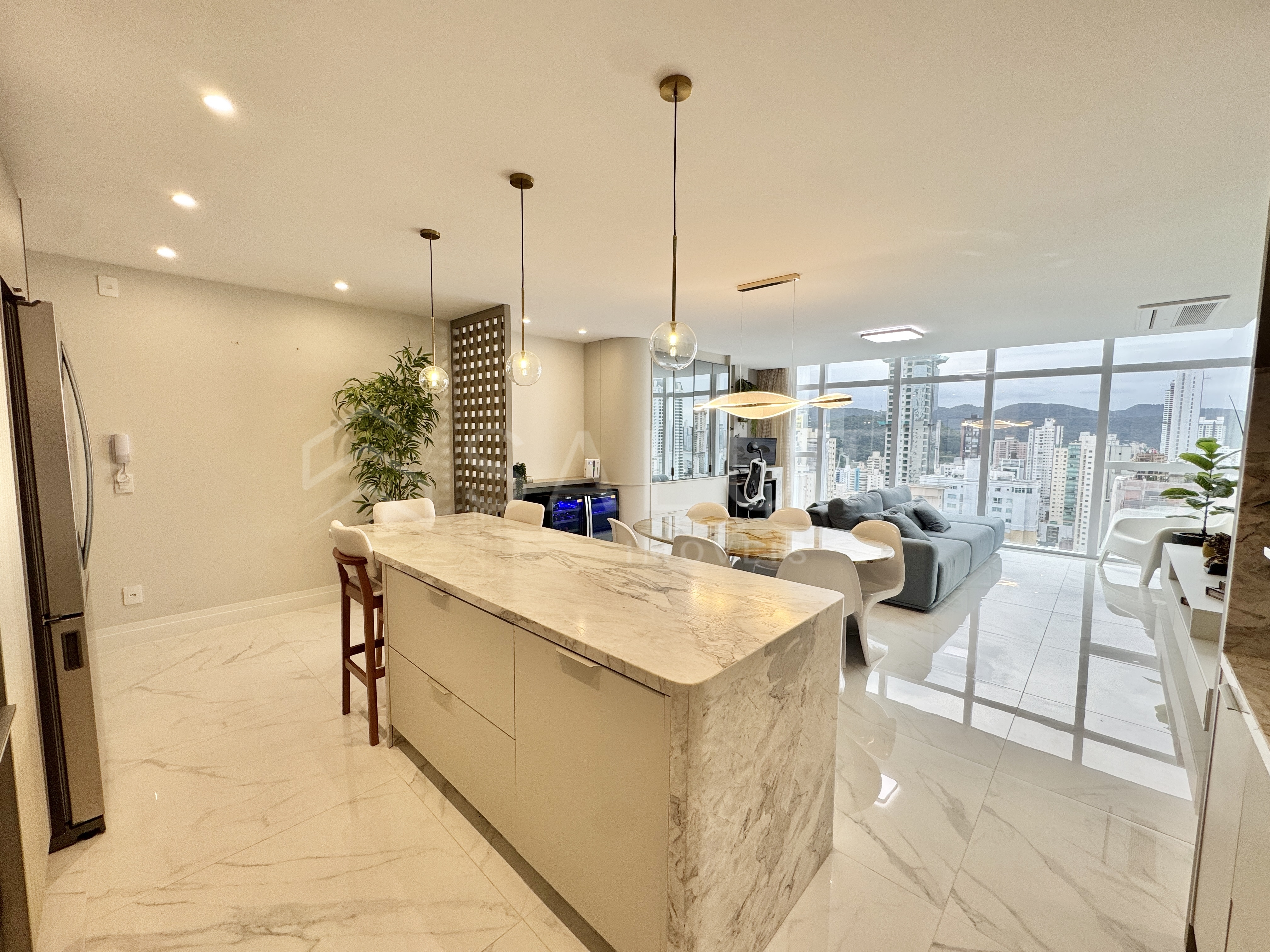 Apartamento à venda 3 suítes no Centro
