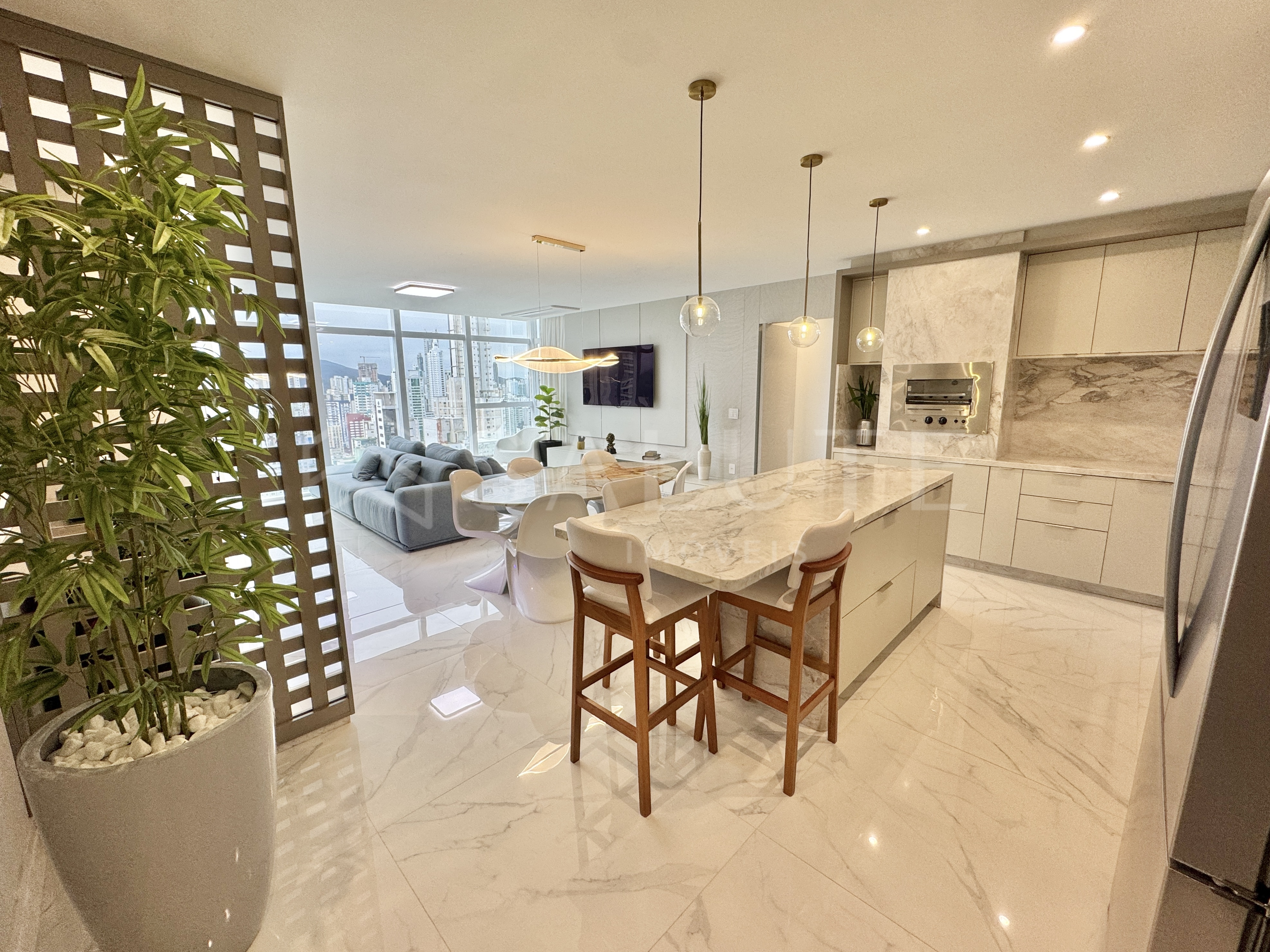 Apartamento à venda 3 suítes no Centro