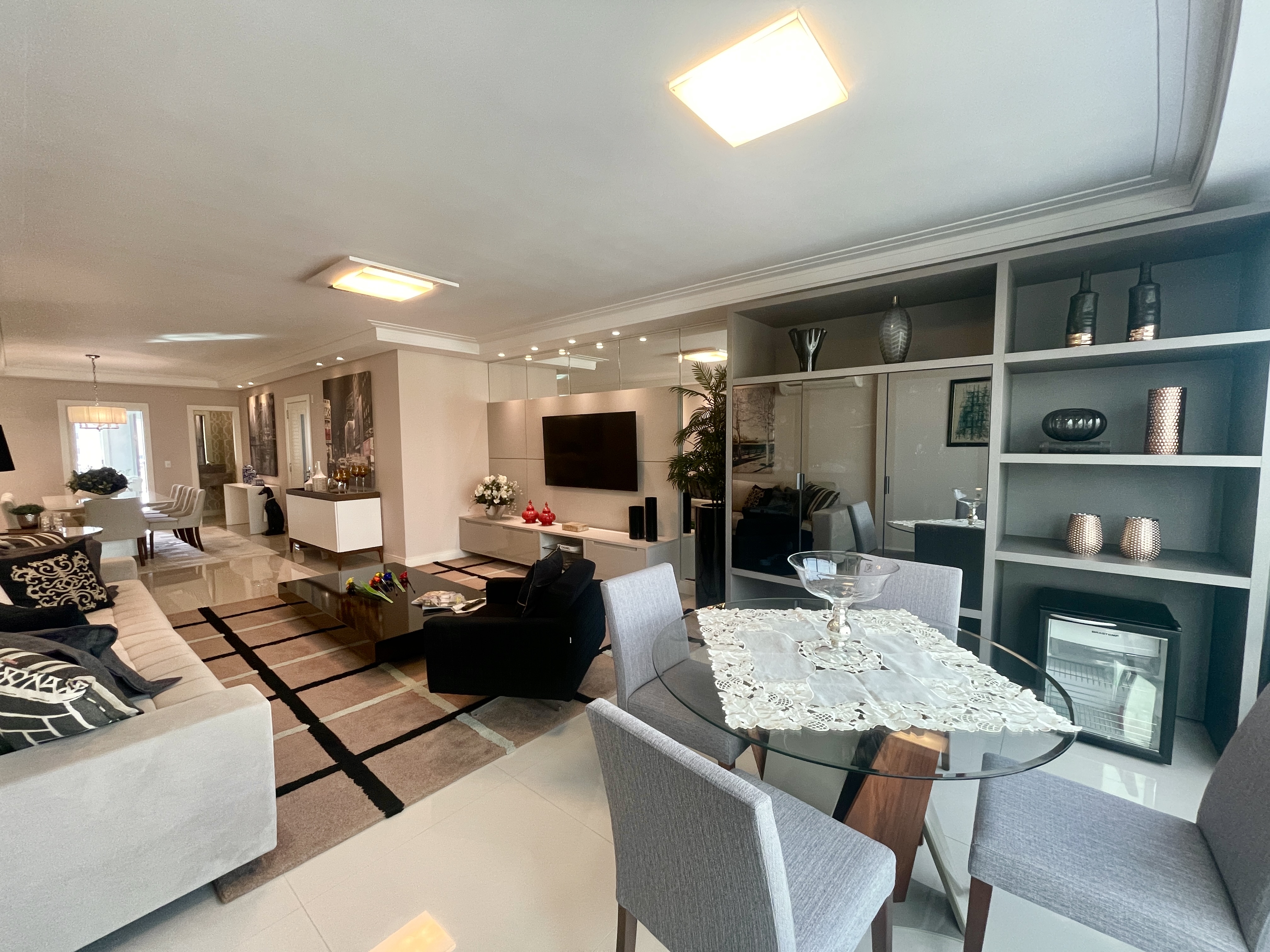 Apartamento aluguel anual 3 suítes no Centro