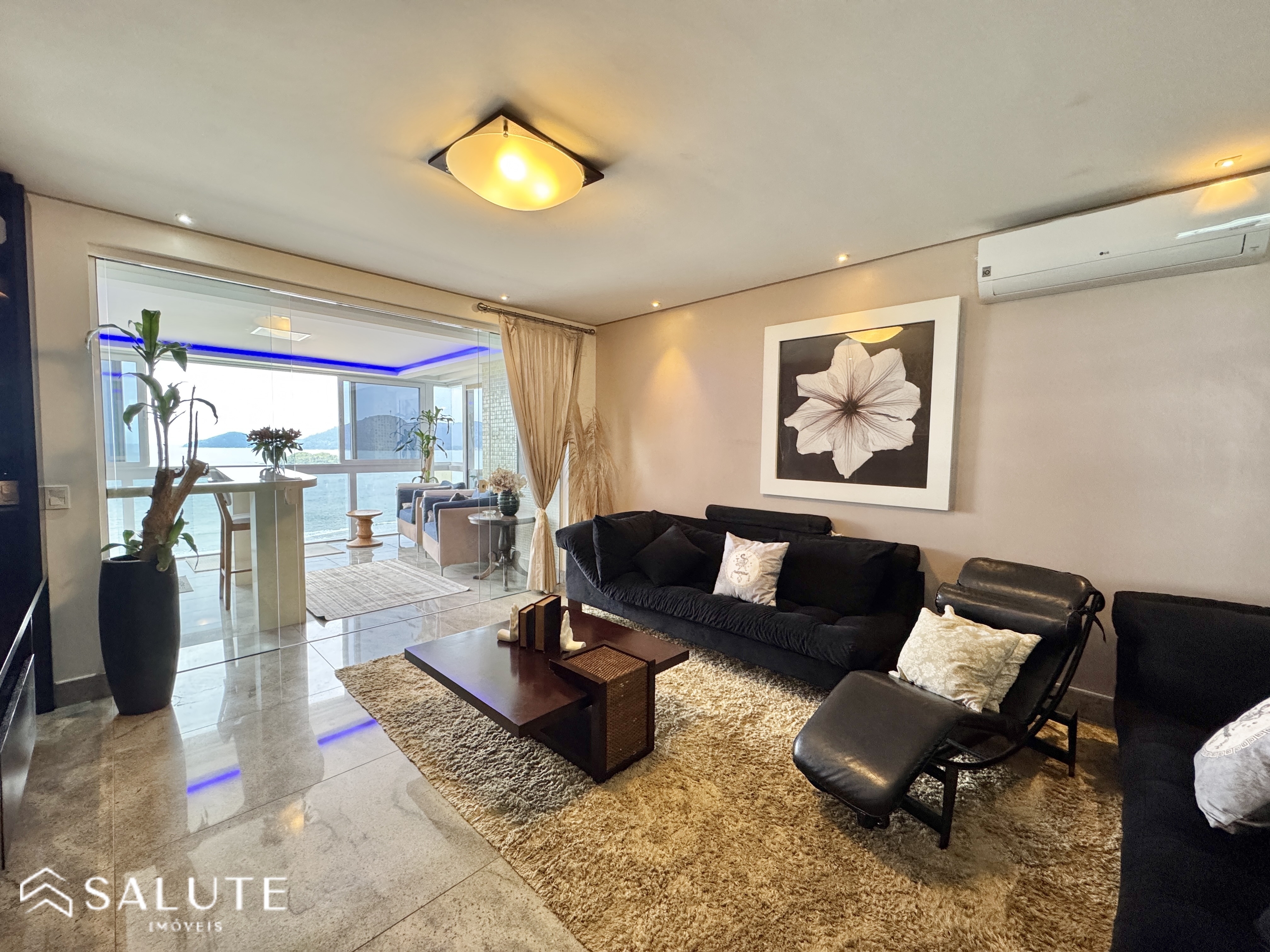 Apartamento aluguel anual 3 suítes no Centro