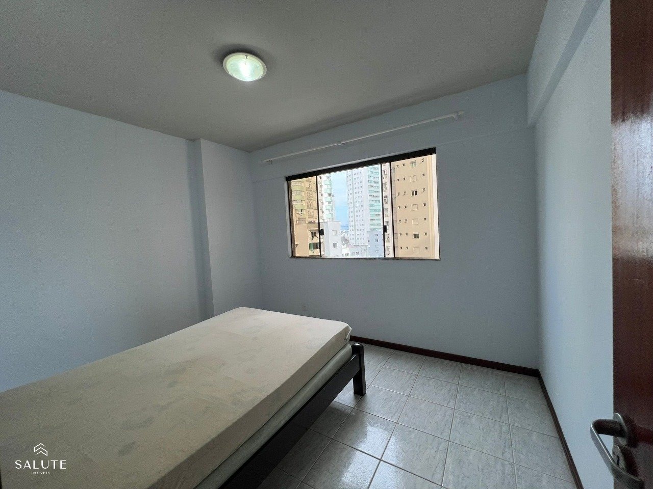 Apartamento aluguel anual 2 dormitórios no Centro