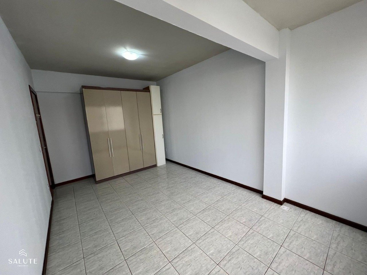 Apartamento aluguel anual 2 dormitórios no Centro