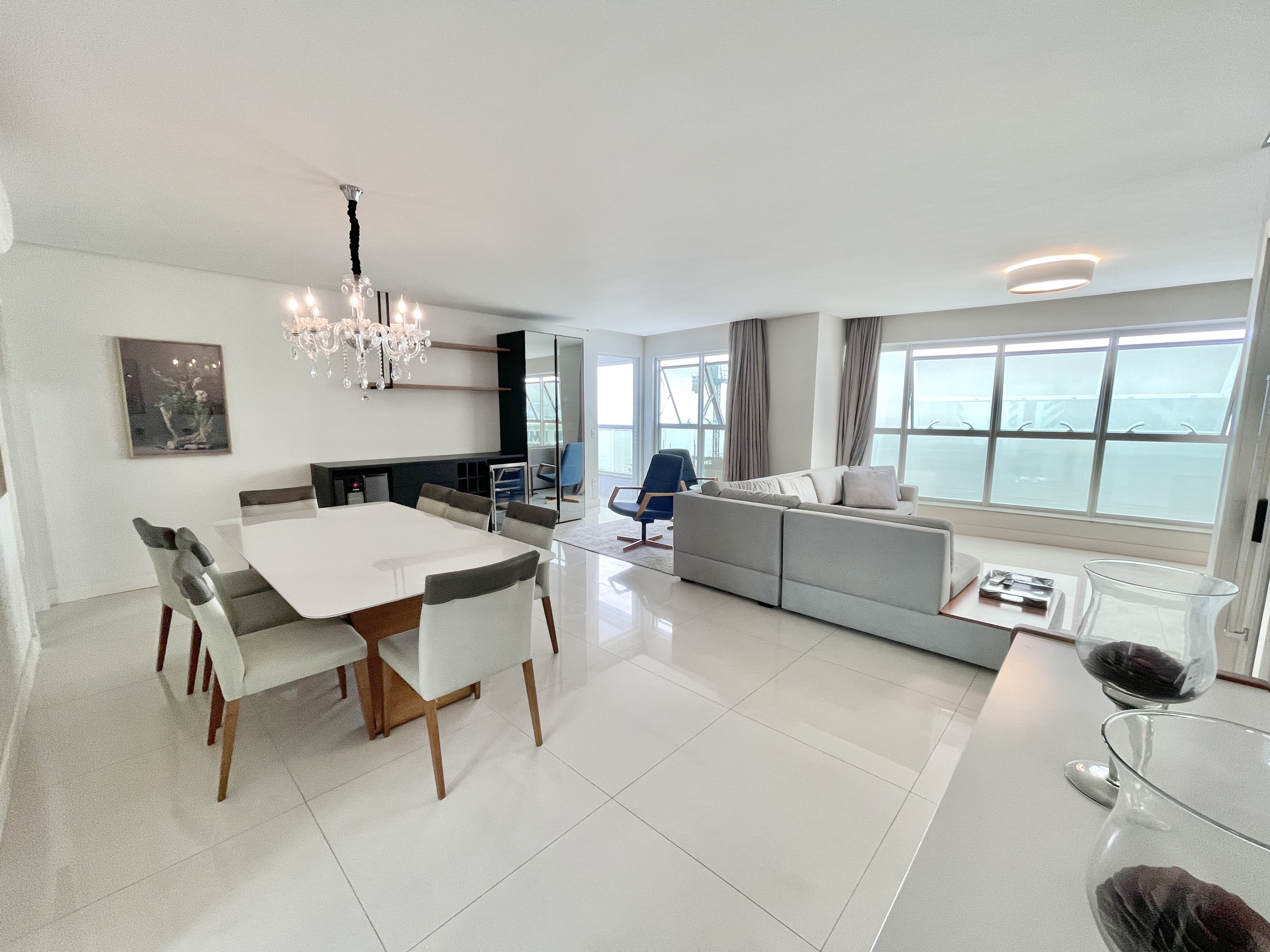 Apartamento aluguel anual 4 suítes na Barra Sul