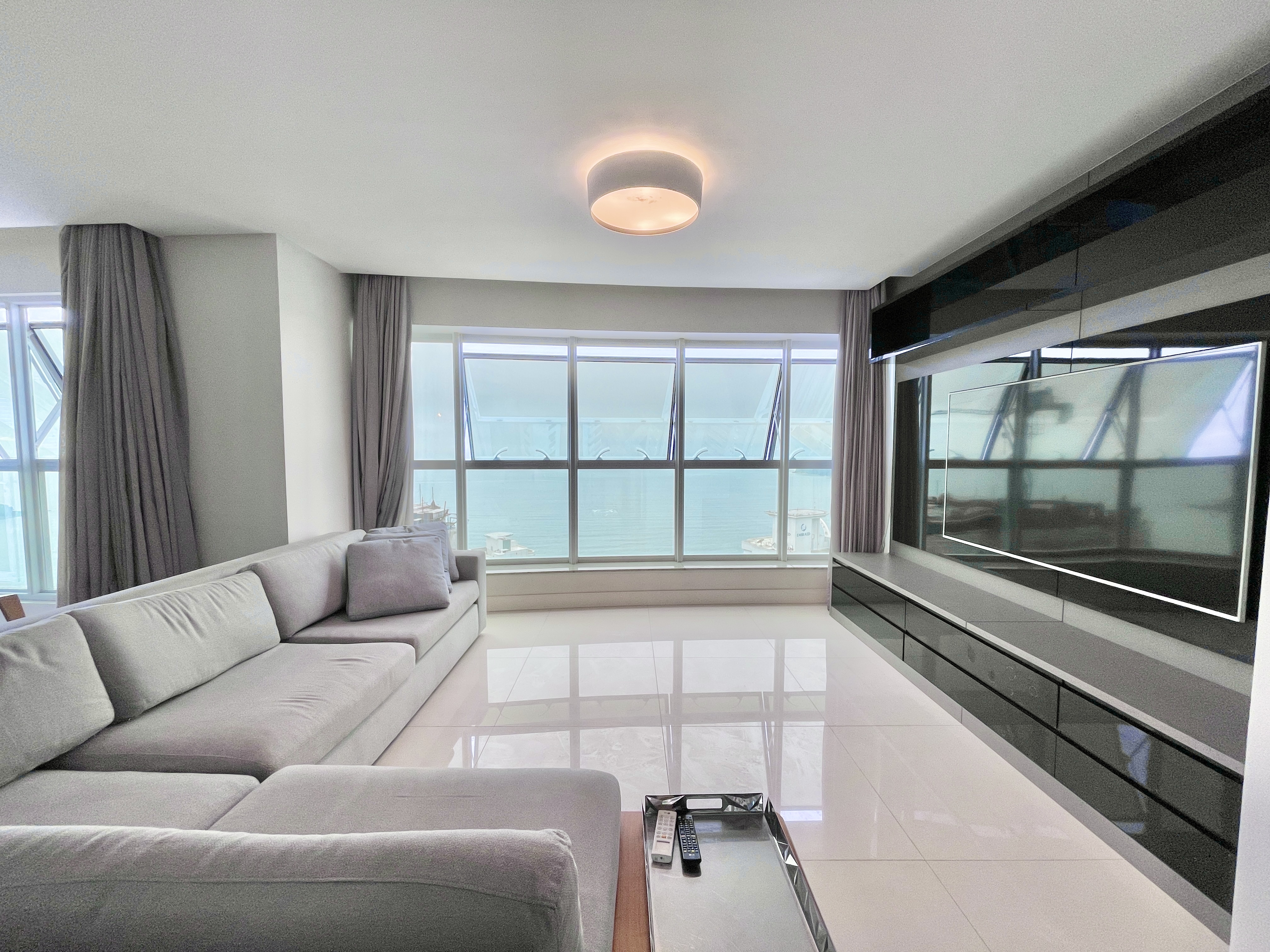 Apartamento aluguel anual 4 suítes na Barra Sul