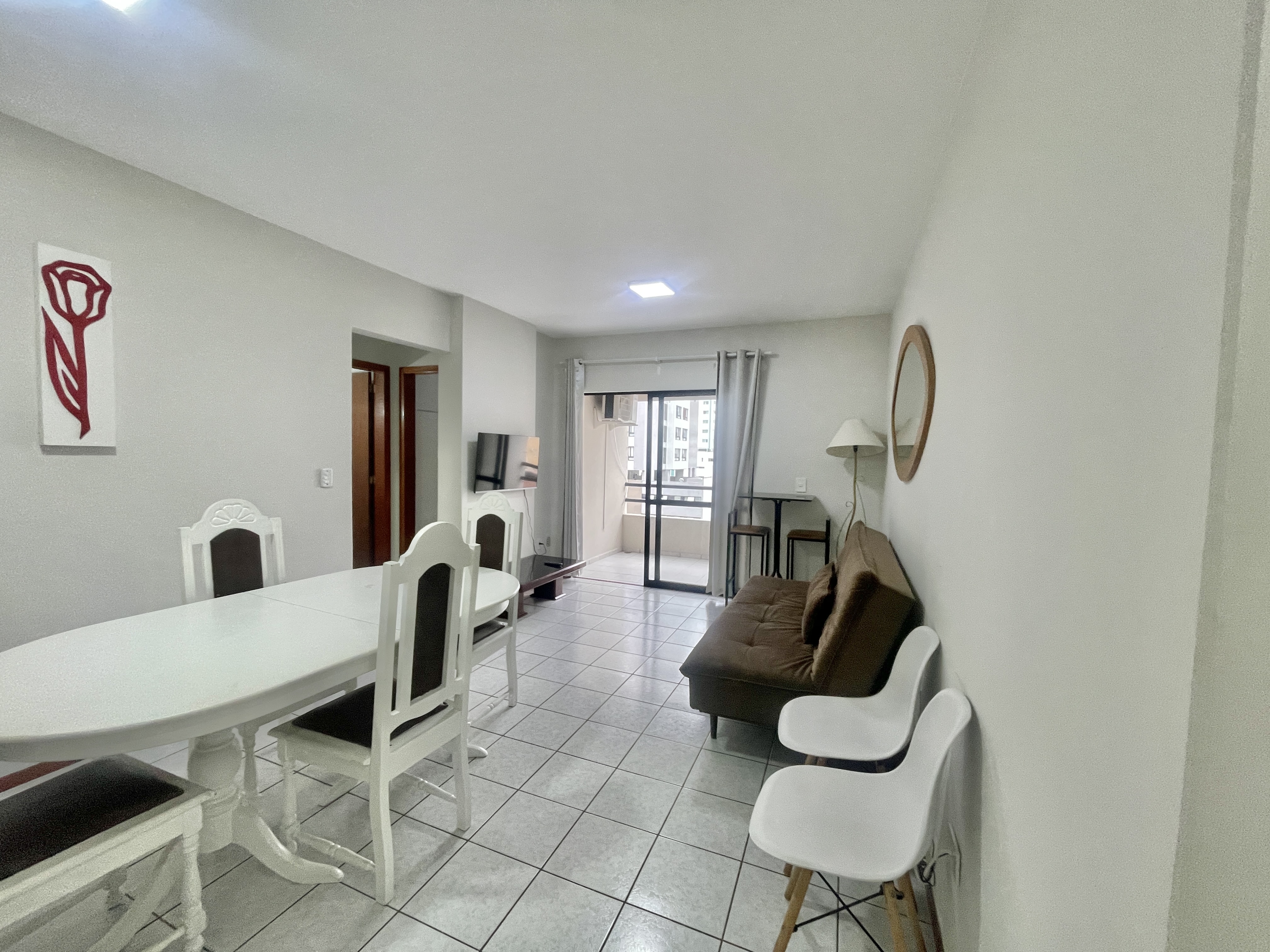 Apartamento aluguel anual 2 dormitórios, 1 suíte em Centro