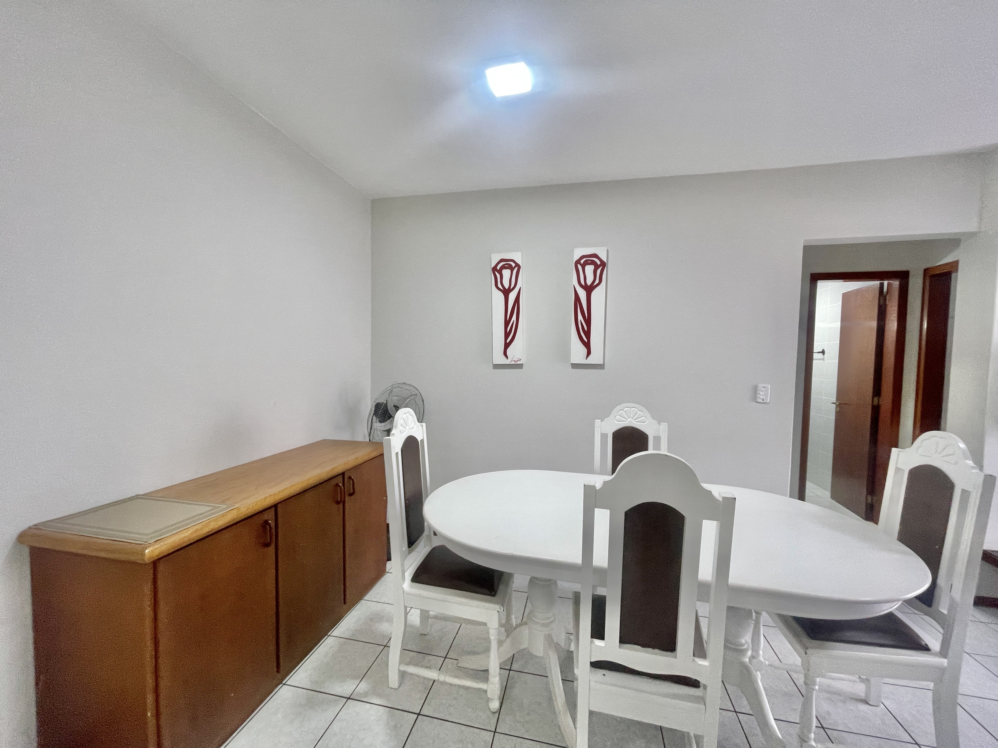 Apartamento aluguel anual 2 dormitórios, 1 suíte em Centro