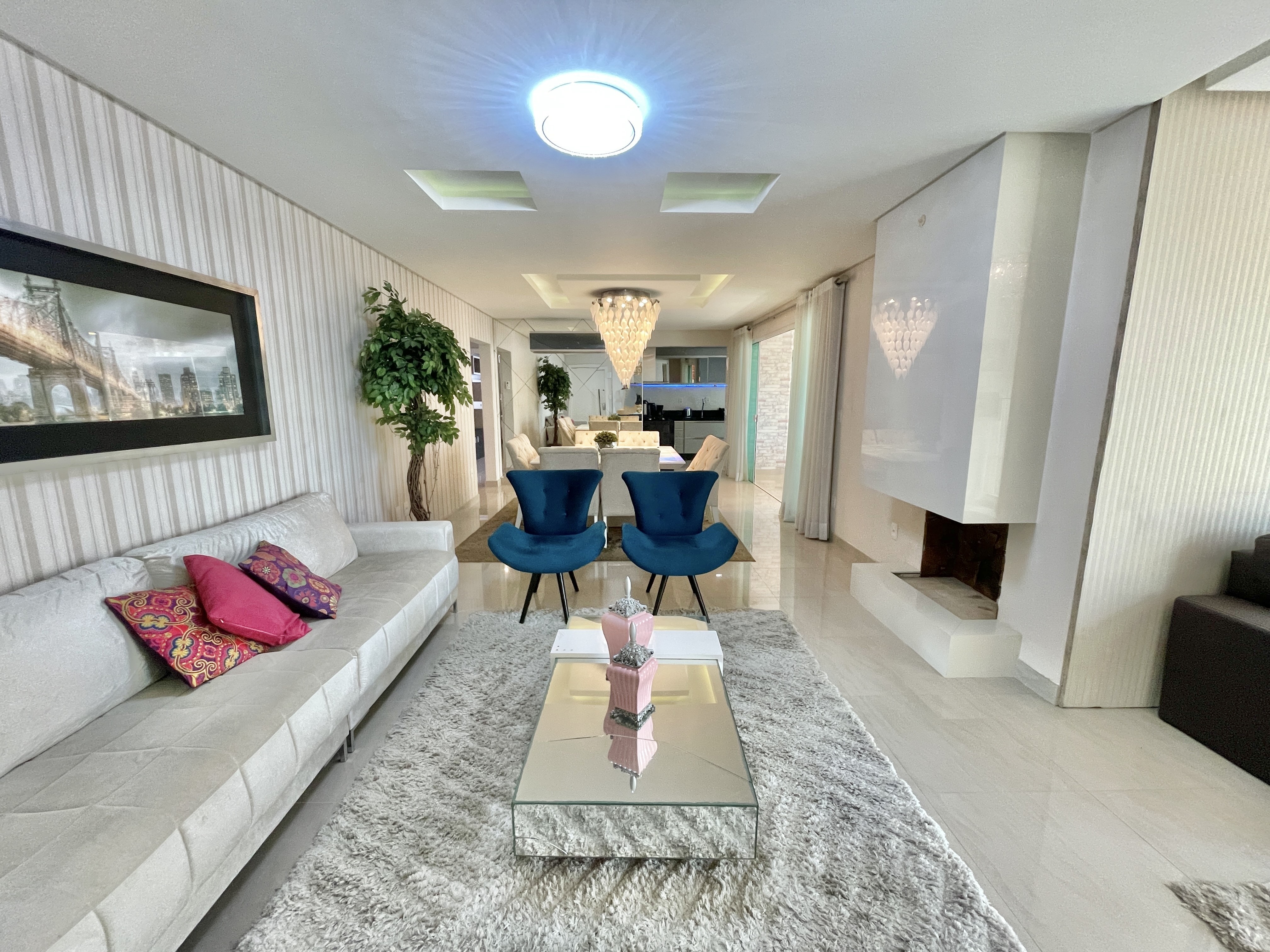 Apartamento à venda 4 suítes em Meia Praia