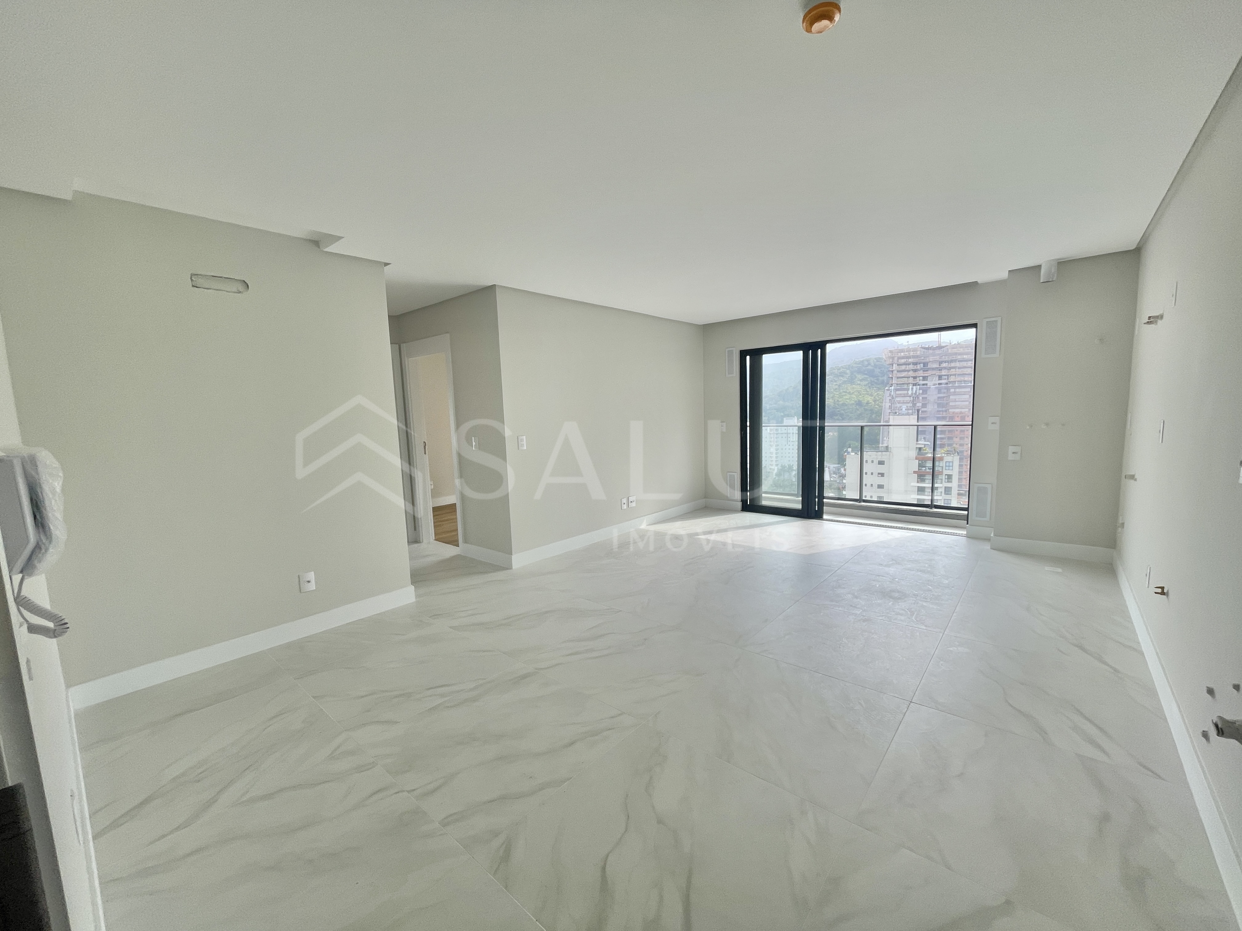 Apartamento à venda 2 dormitórios, 1 suíte na Praia Brava