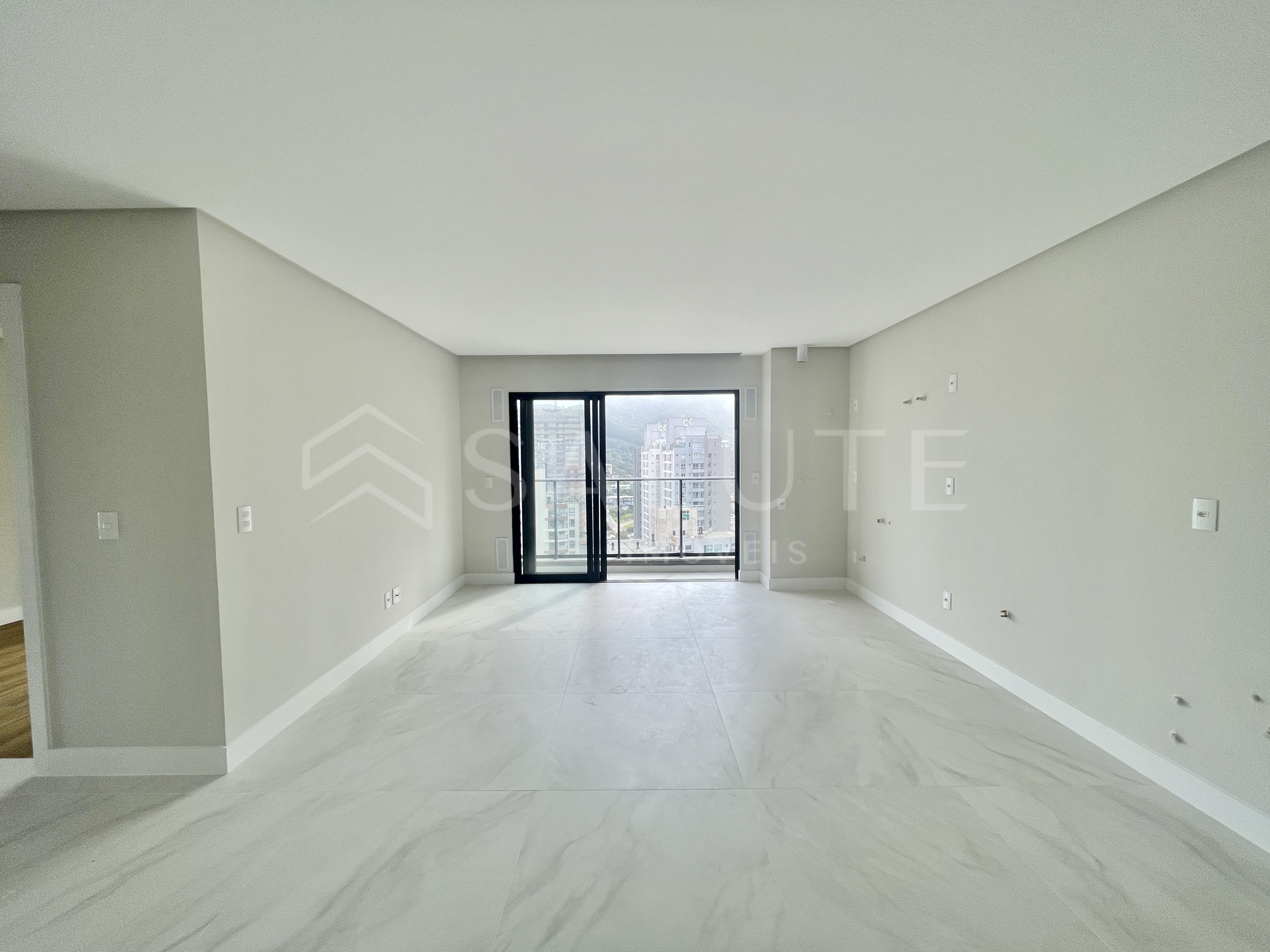 Apartamento à venda 2 dormitórios, 1 suíte na Praia Brava