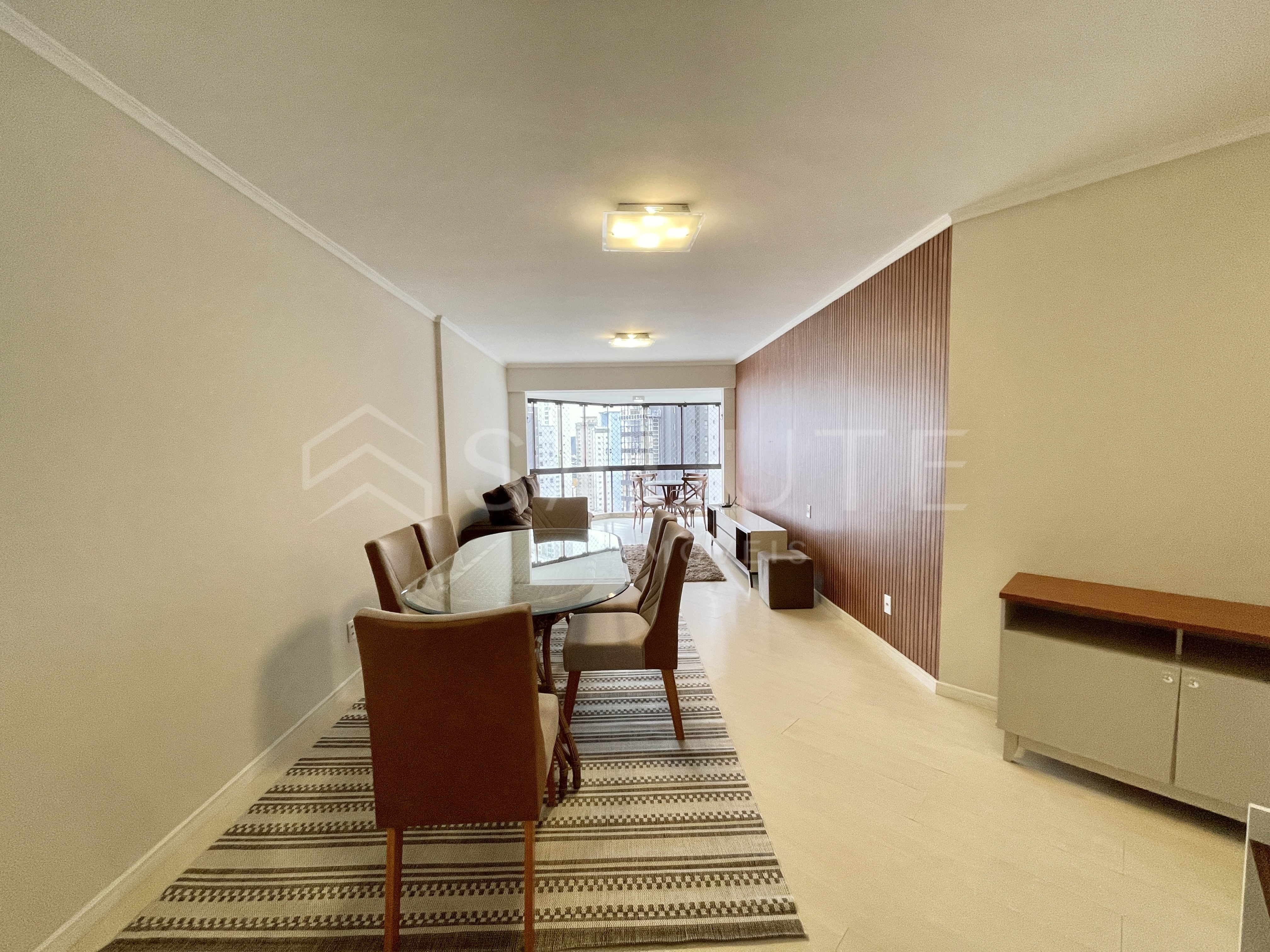 Apartamento para aluguel anual 3 dormitórios no Centro