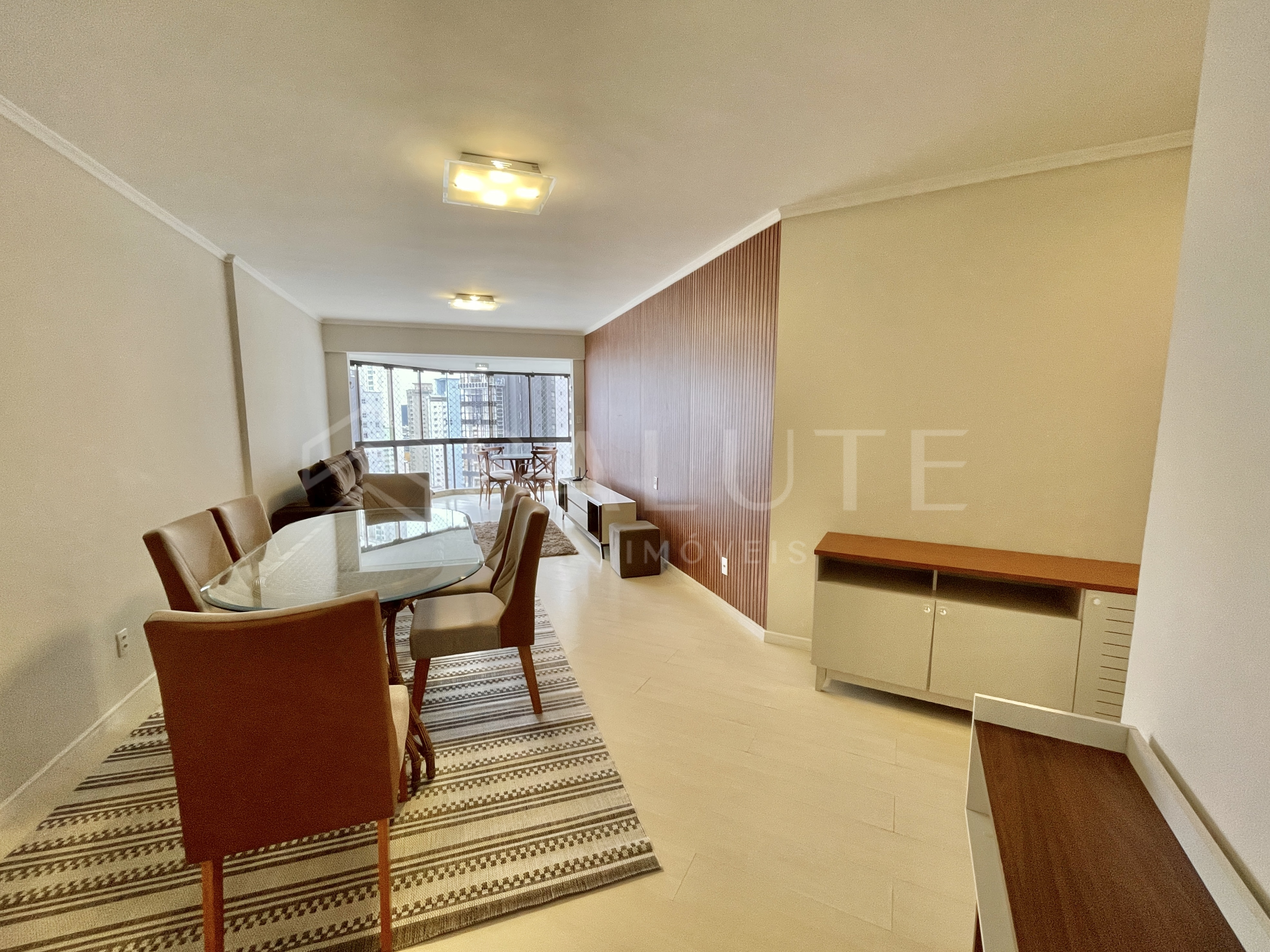 Apartamento para aluguel anual 3 dormitórios no Centro