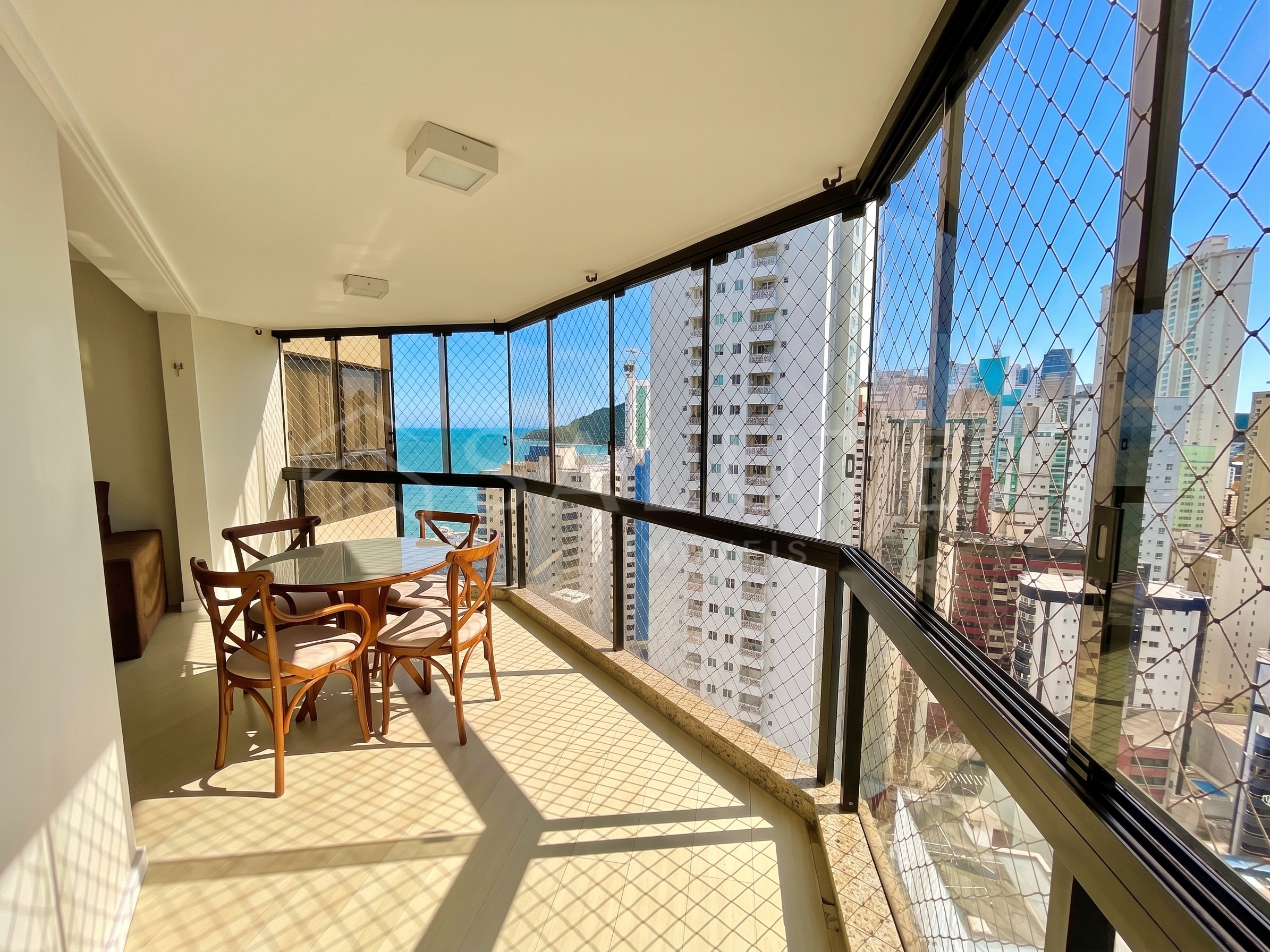 Apartamento para aluguel anual 3 dormitórios no Centro
