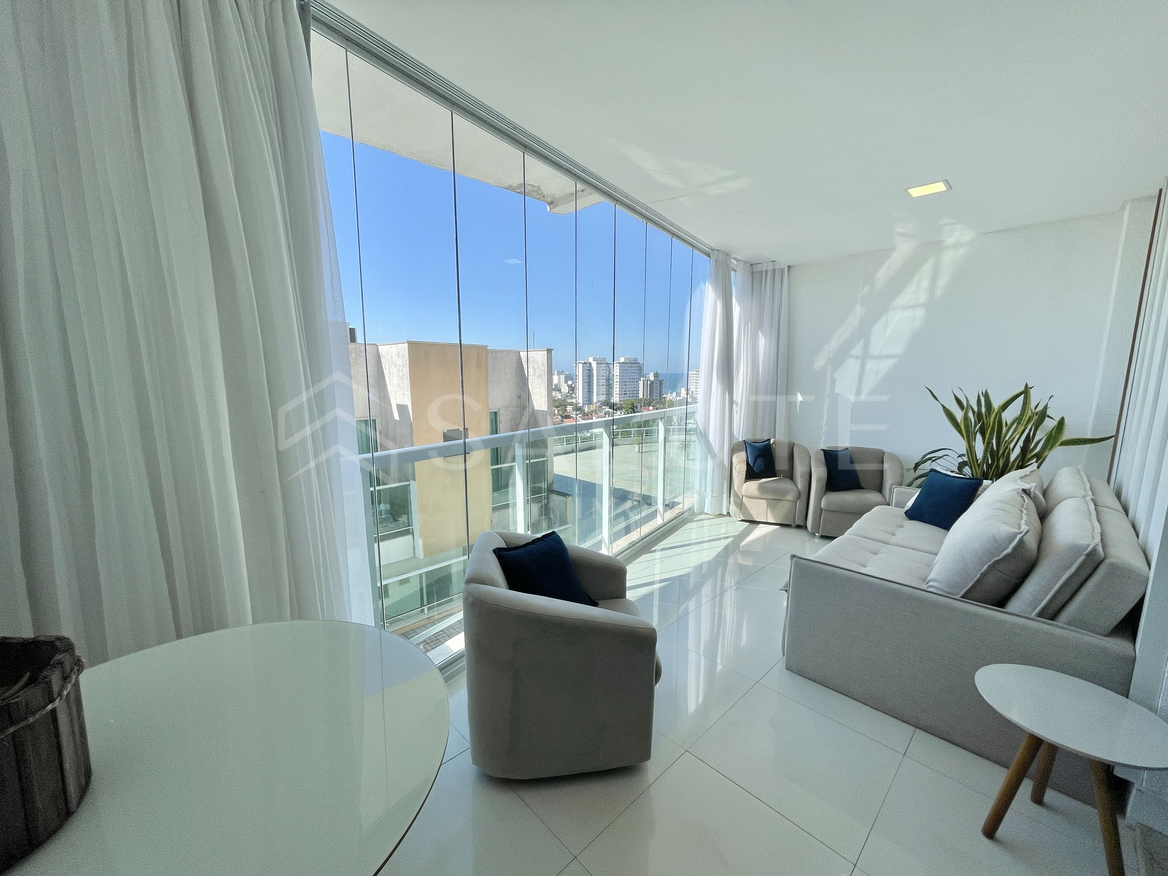 Apartamento para aluguel anual 4 dormitórios incluindo 1 suíte na Praia dos Amores