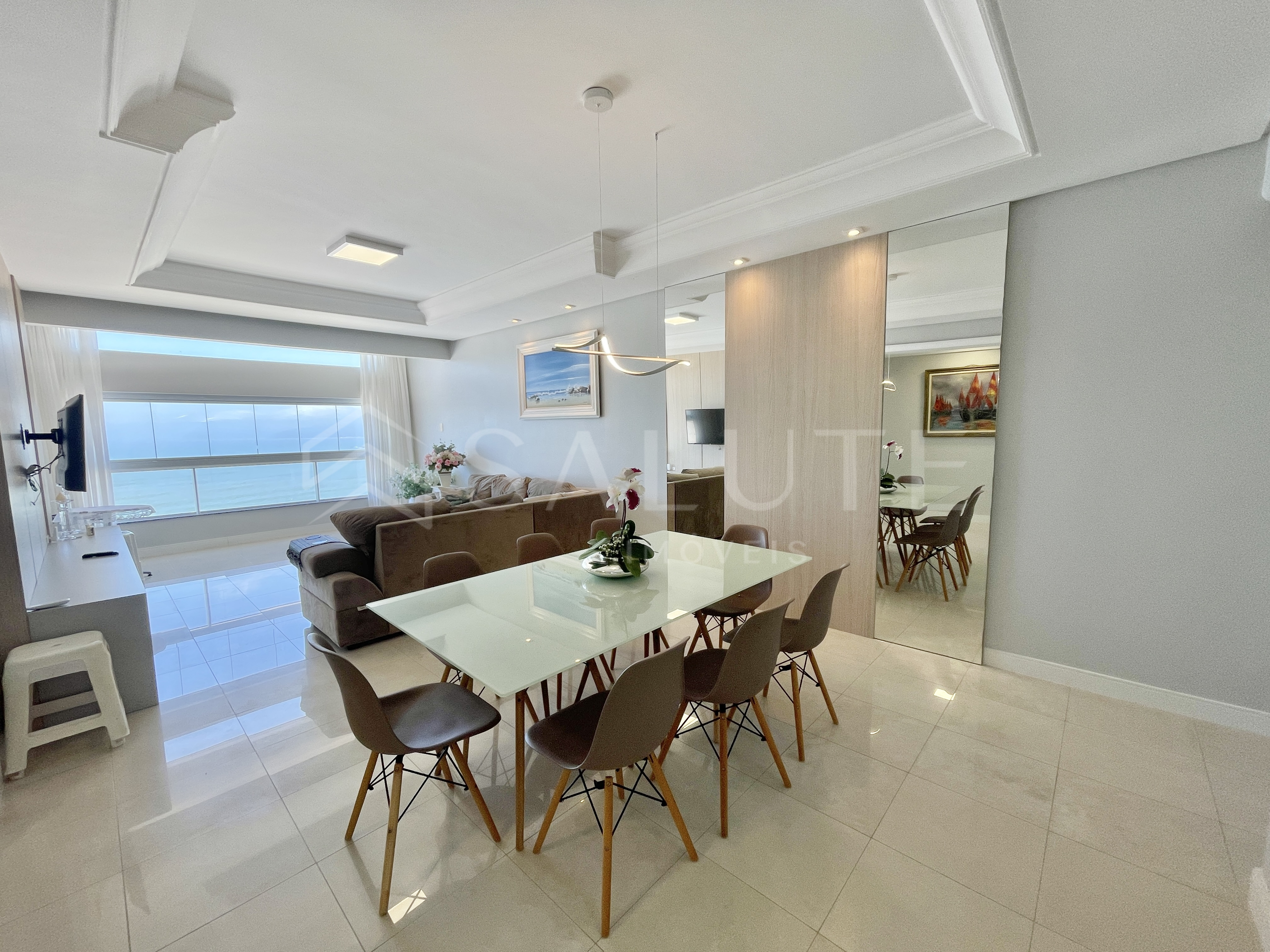 Apartamento frente mar à venda 3 suítes no Centro