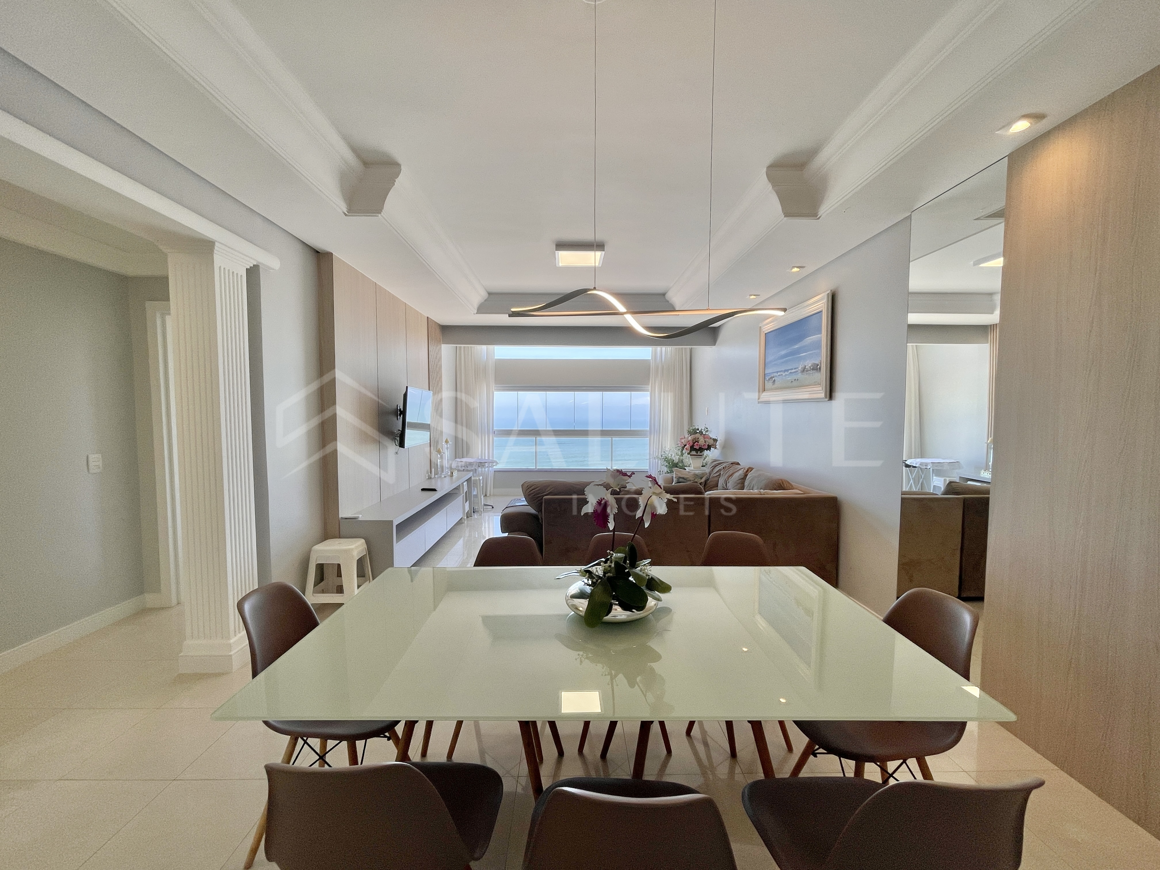 Apartamento frente mar à venda 3 suítes no Centro