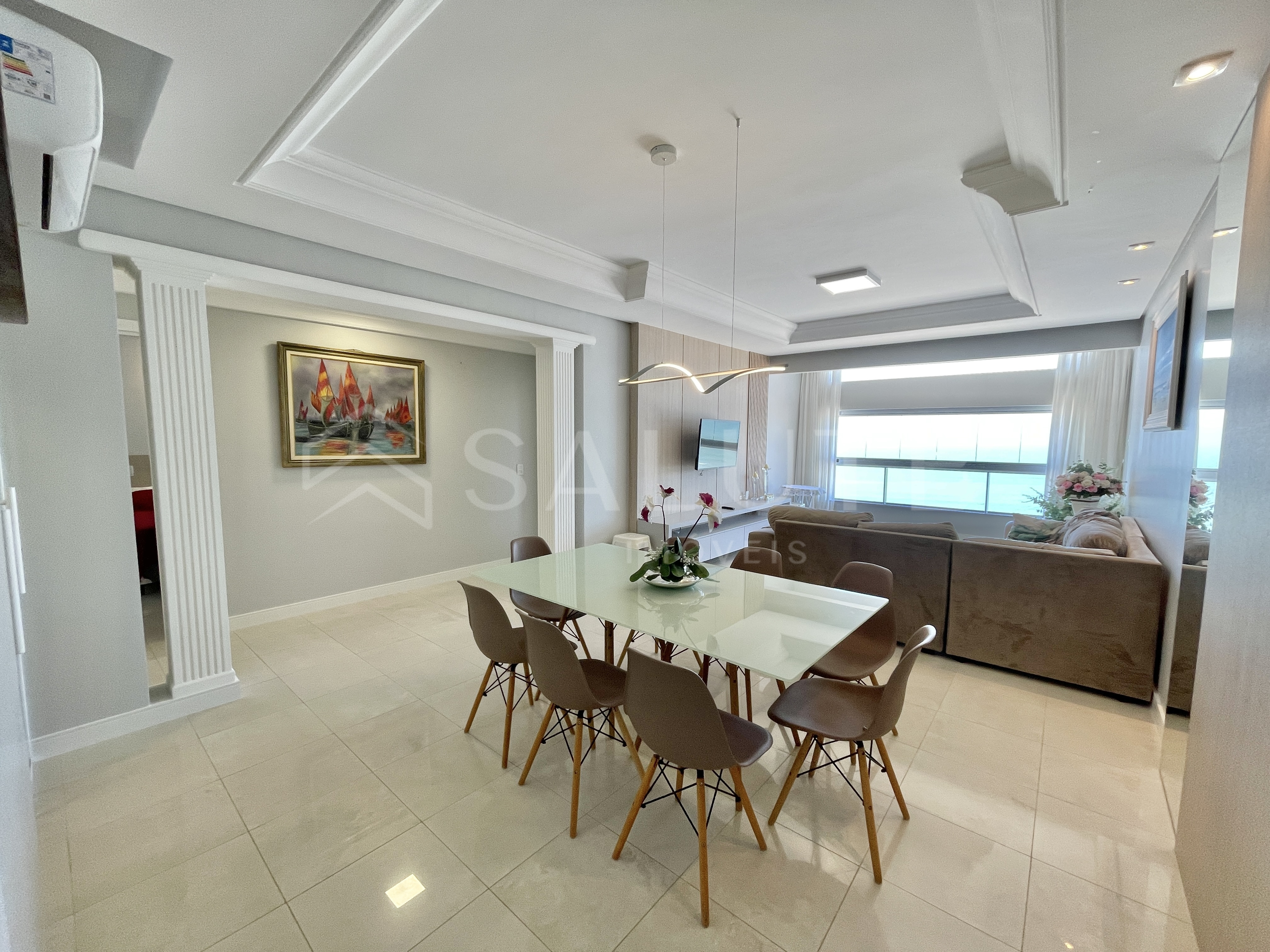 Apartamento frente mar à venda 3 suítes no Centro