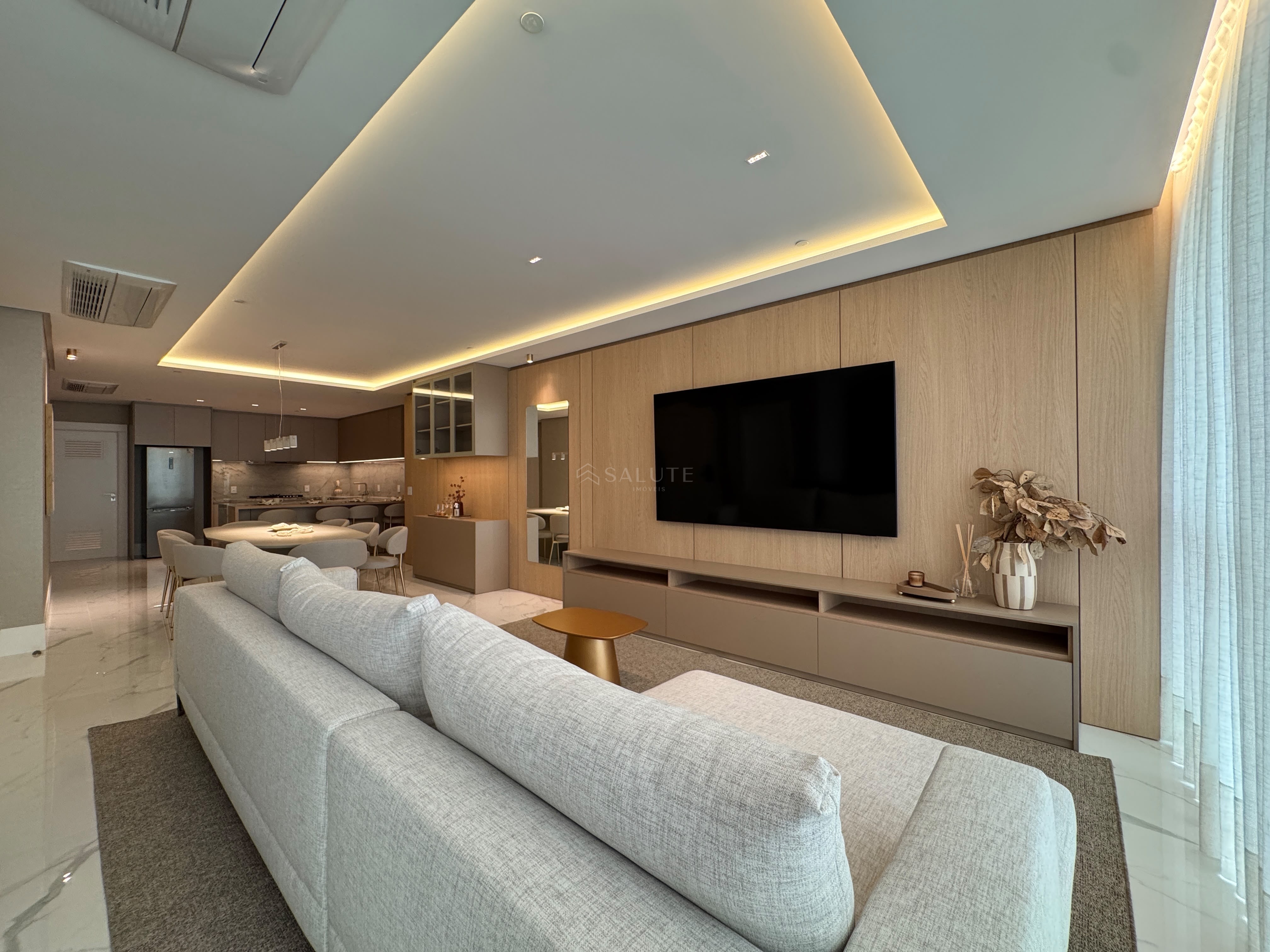 Apartamento à venda 5 suítes em Barra Norte