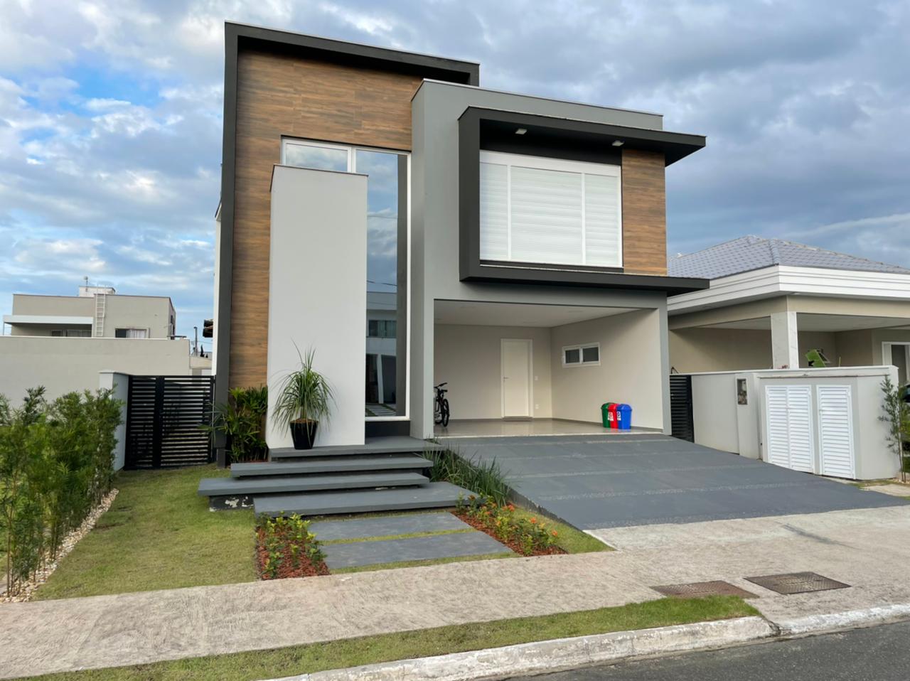 Casa em Condomínio à venda 4 suítes em Santa Regina