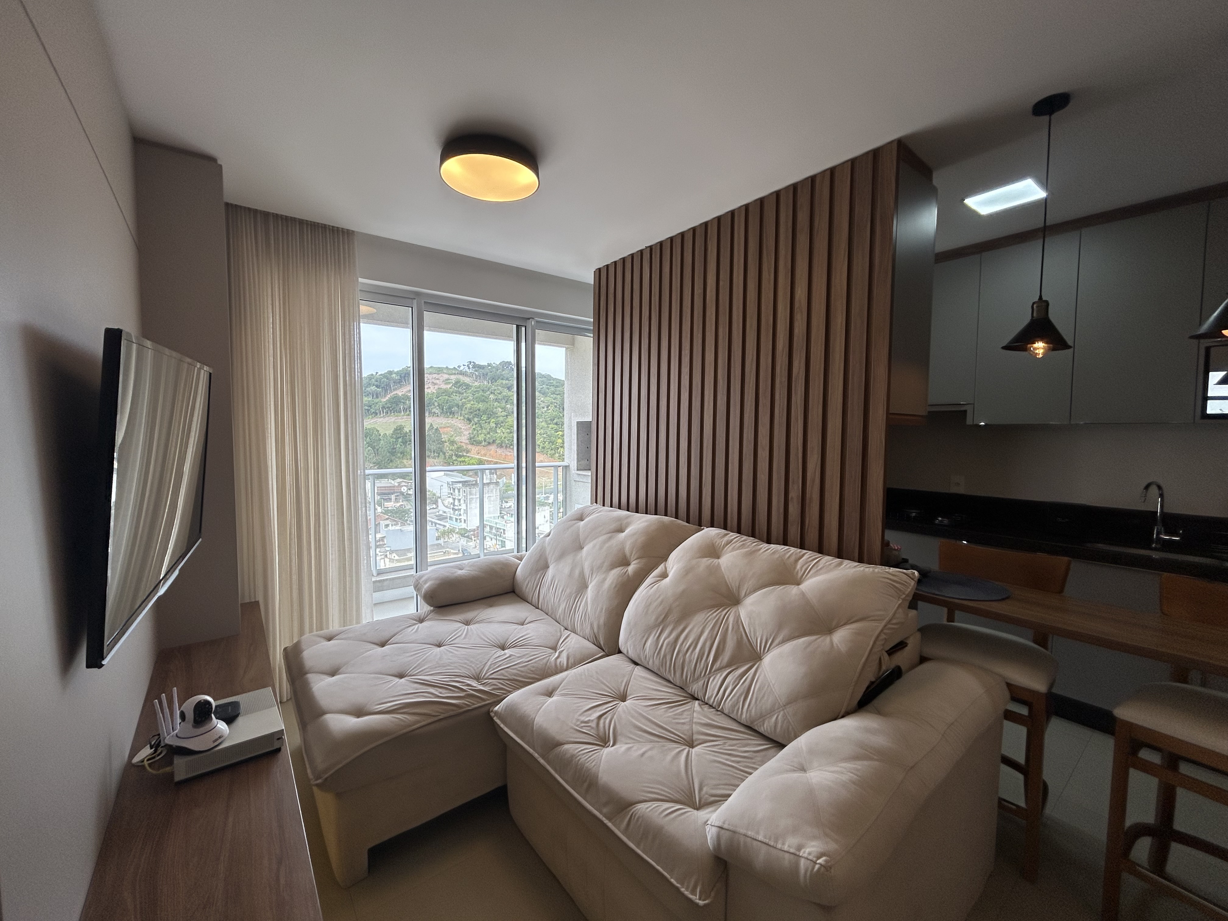 Apartamento aluguel anual 2 dormitórios na Praia Brava