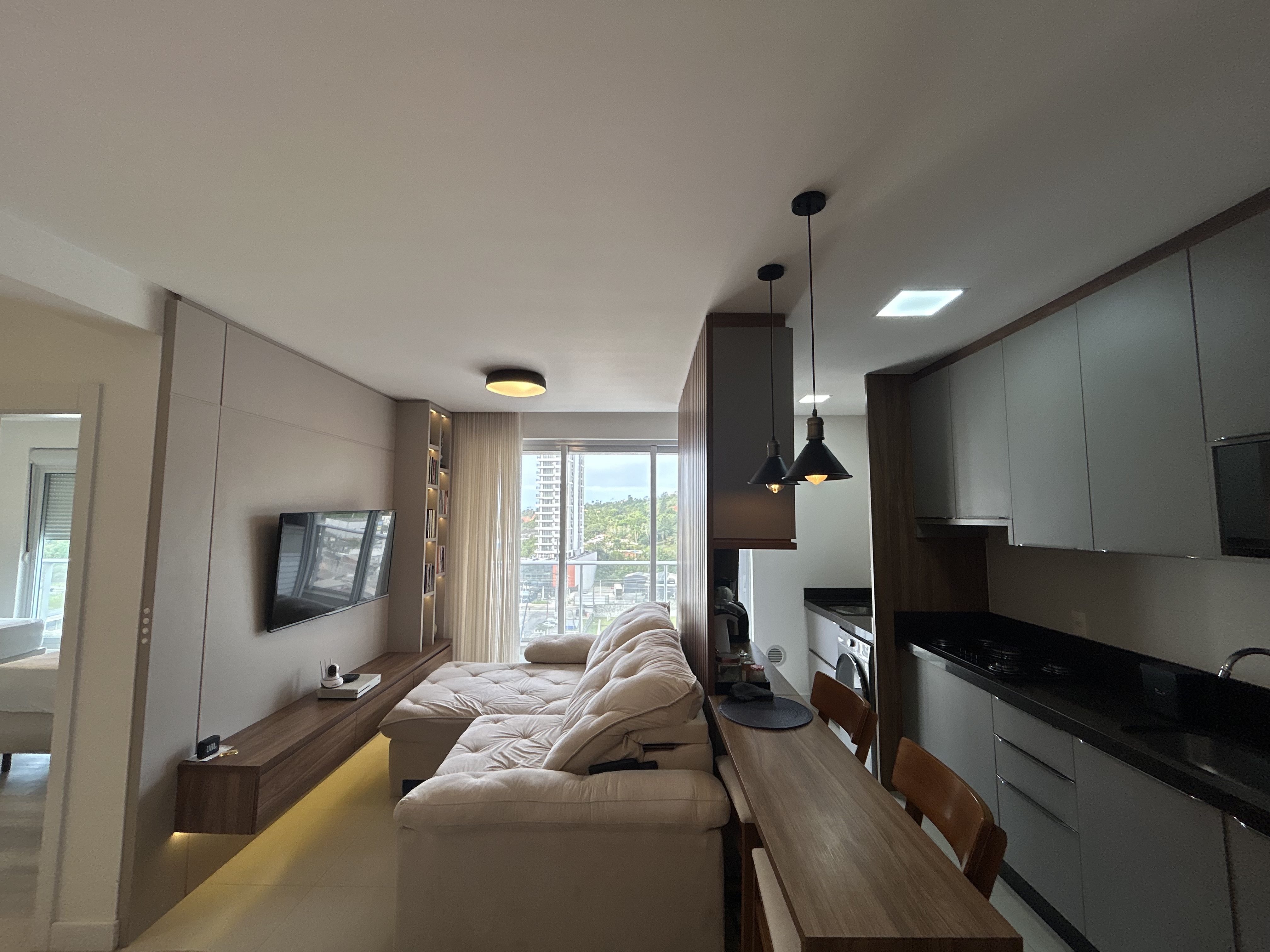 Apartamento aluguel anual 2 dormitórios na Praia Brava