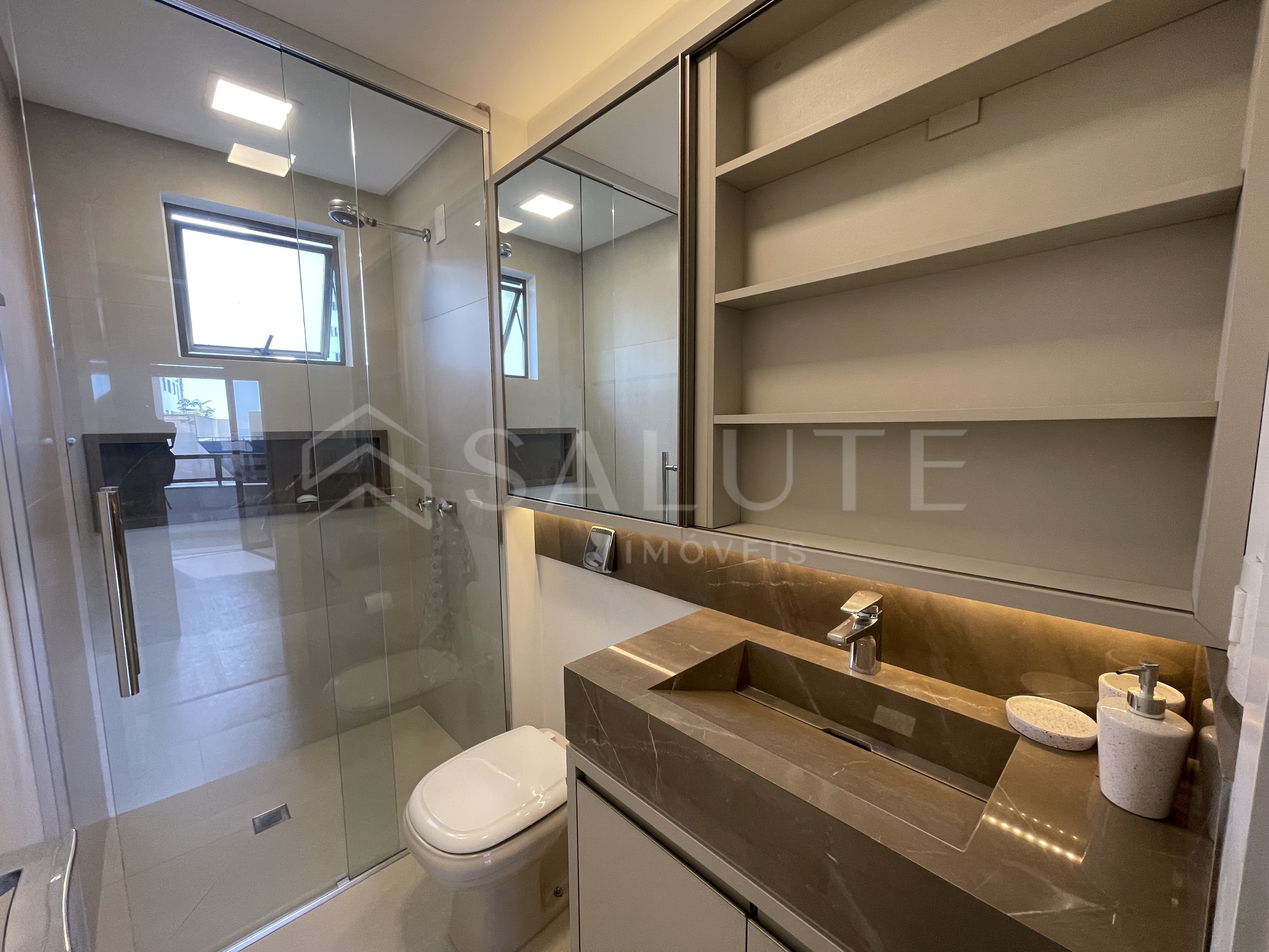 Apartamento aluguel 3 suítes no Centro