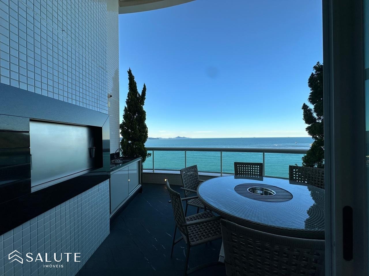 Apartamento aluguel anual 3 suítes na Barra Sul