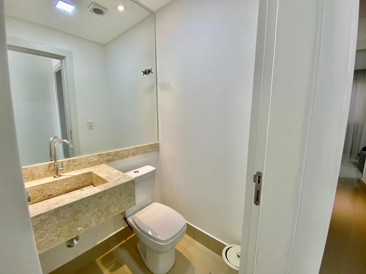 Apartamento aluguel anual 2 suítes na Meia Praia