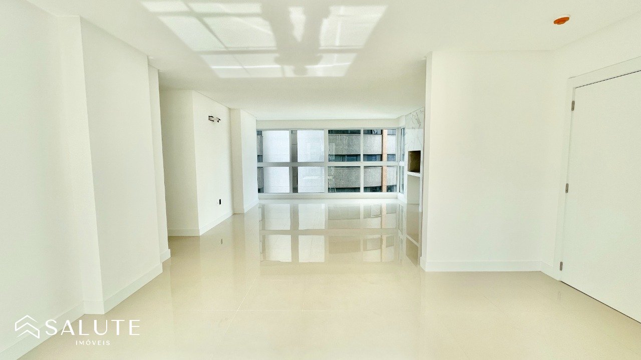 Apartamento com 3 suítes à venda no Centro