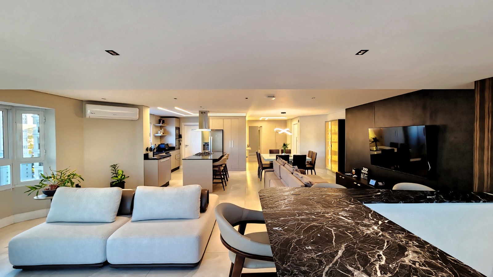 Apartamento à venda 4 suítes na Barra sul