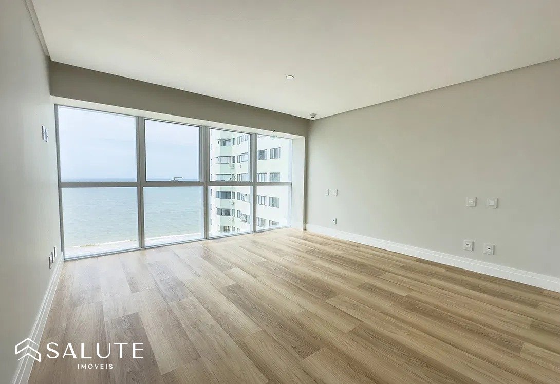 Apartamento à Venda com 4 Suítes na Barra Sul