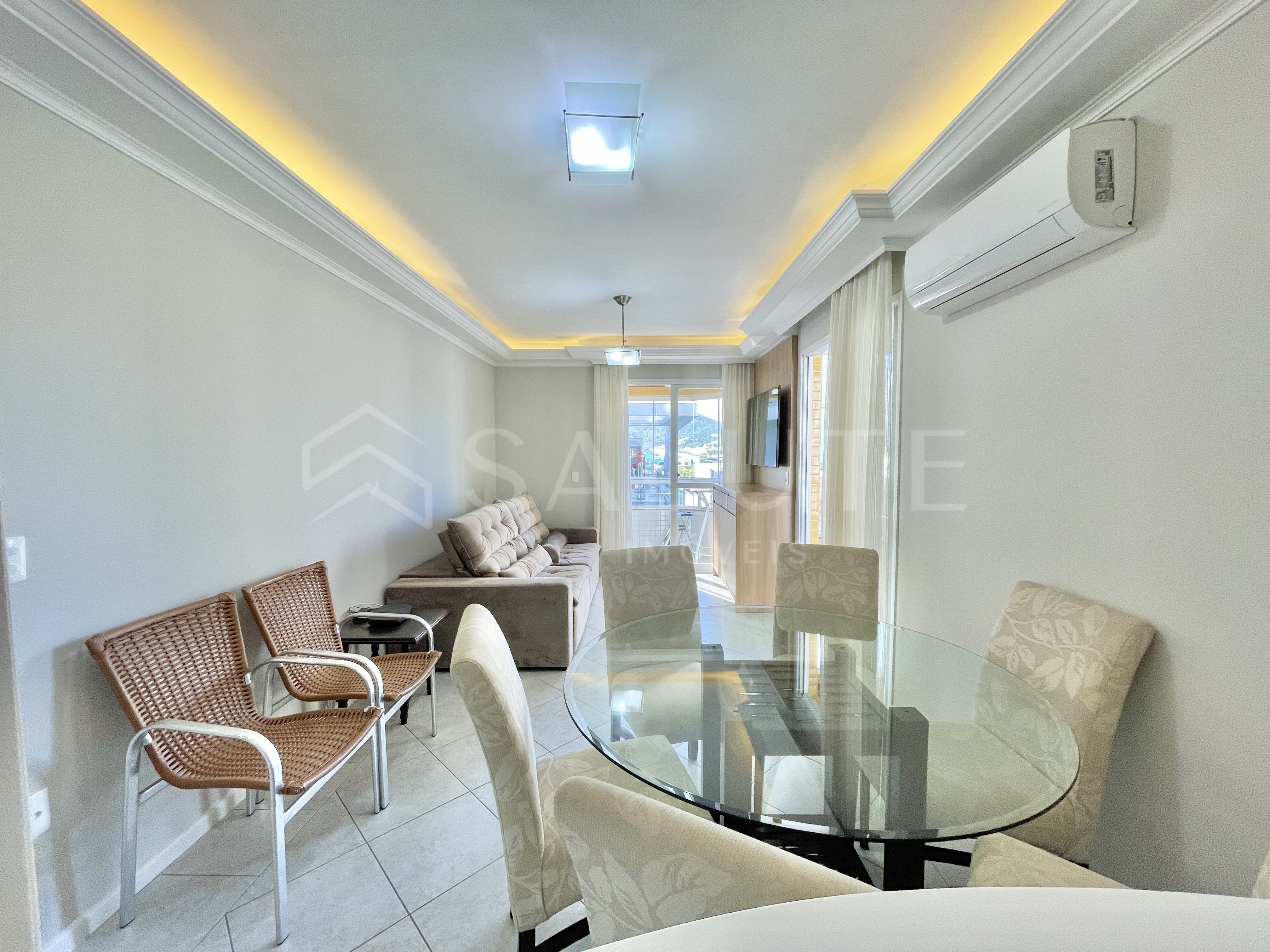 Apartamento aluguel anual 2 dormitórios no Centro