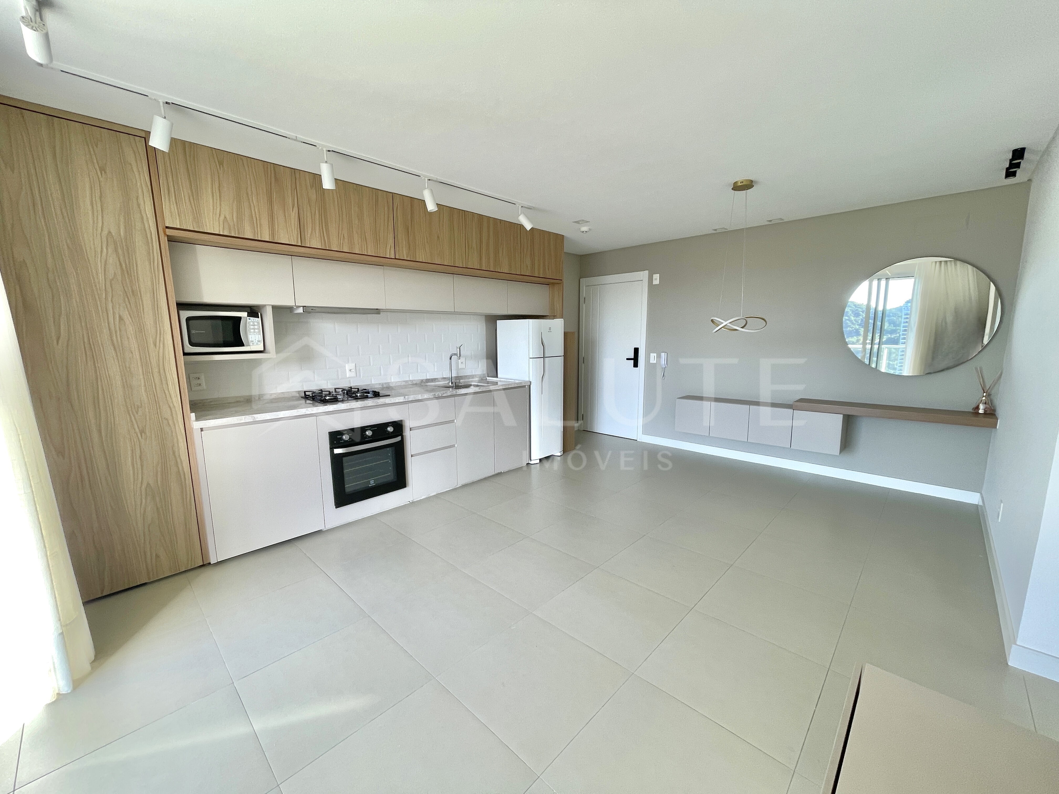 Apartamento locação anual 2 dorm. na Praia Brava
