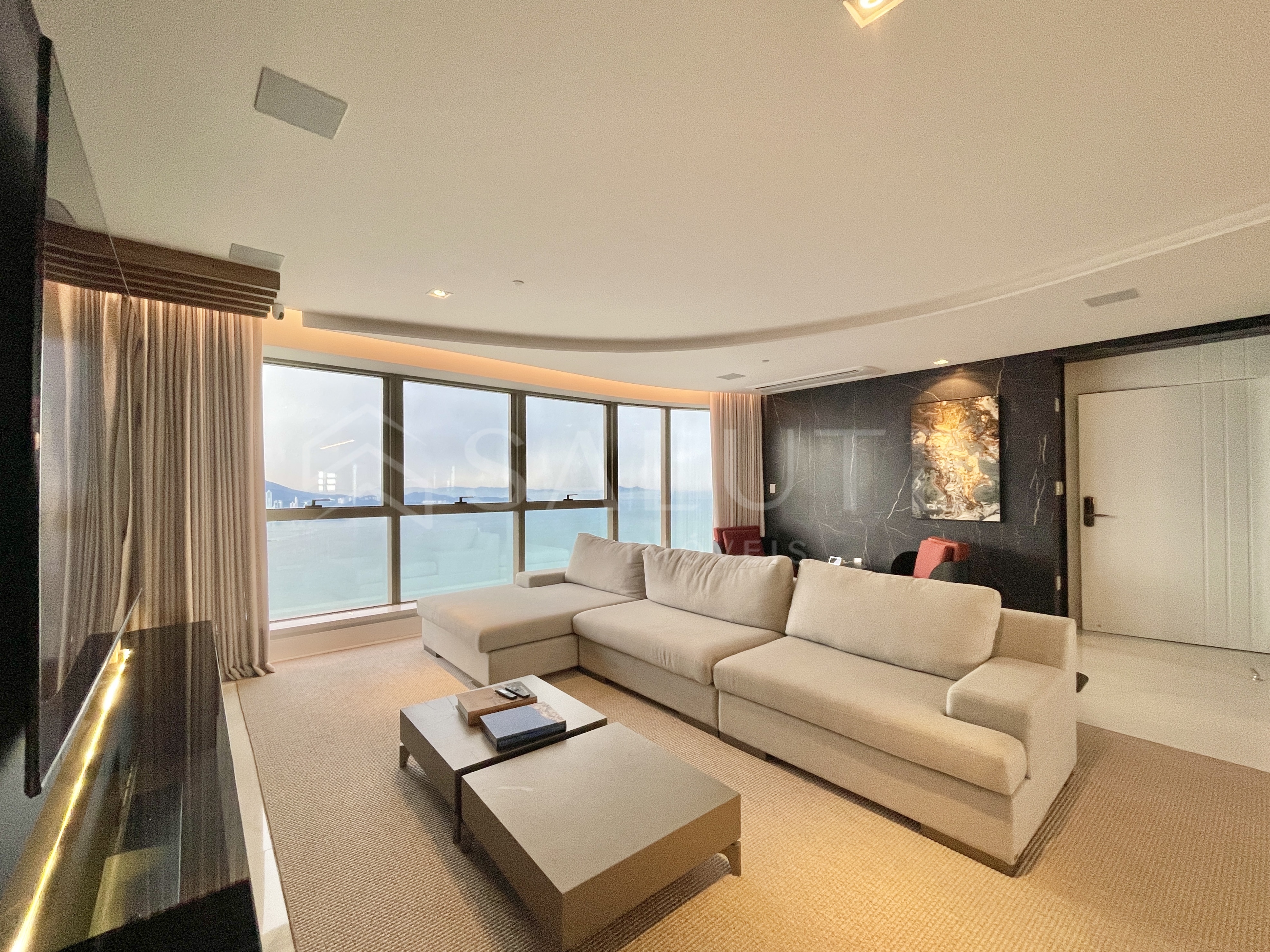 Apartamento à venda 4 suítes Barra Sul