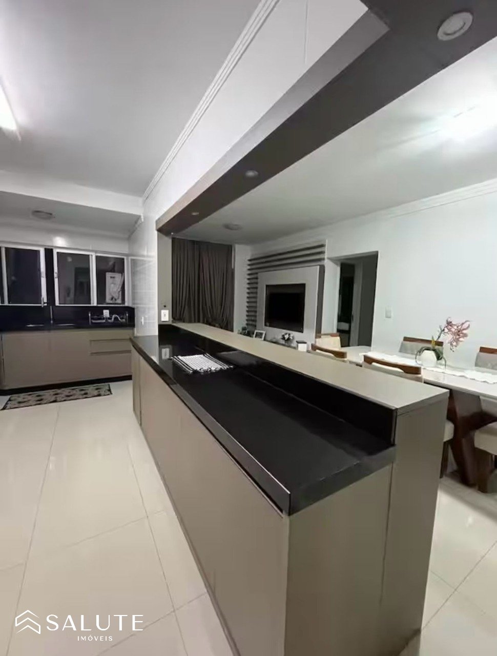 Apartamento locação 2 dormitórios na Barra Sul