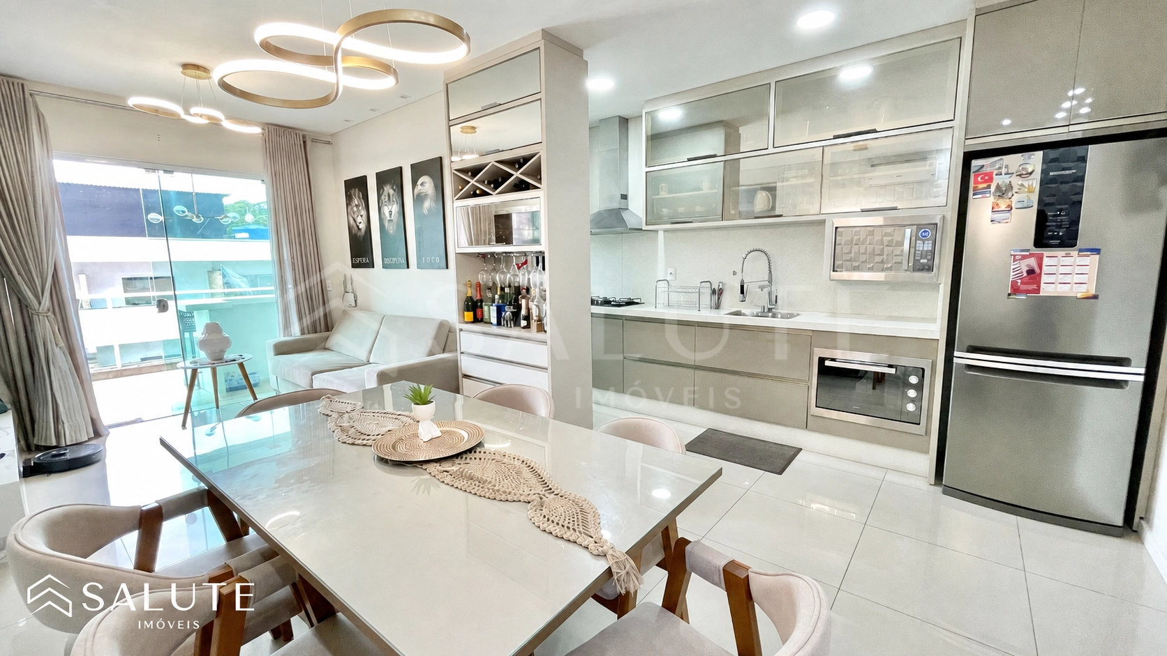 Apartamento diferenciado à venda com 3 dormitórios no Ariribá