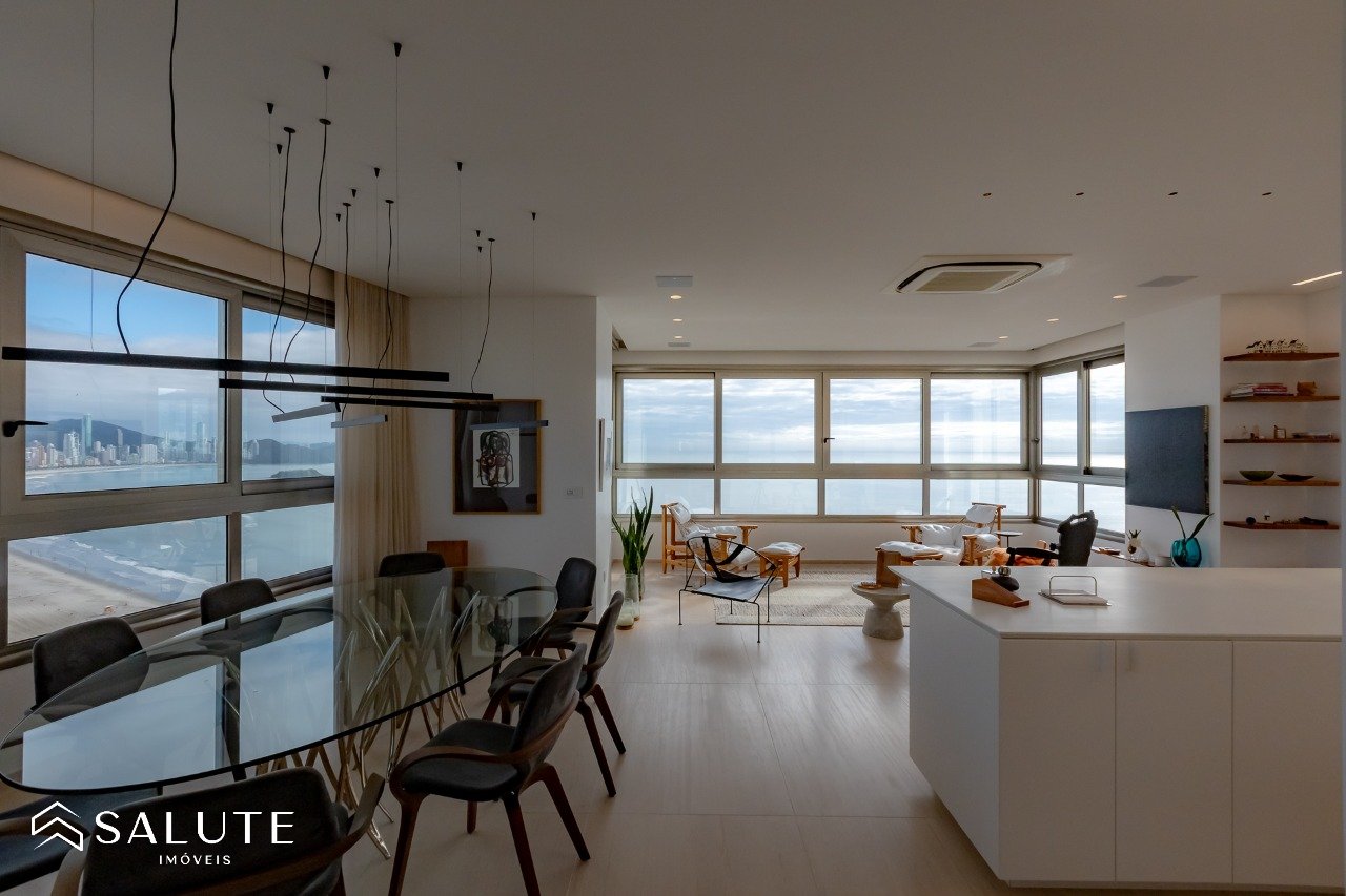 Apartamento à venda 4 suítes na Barra Sul