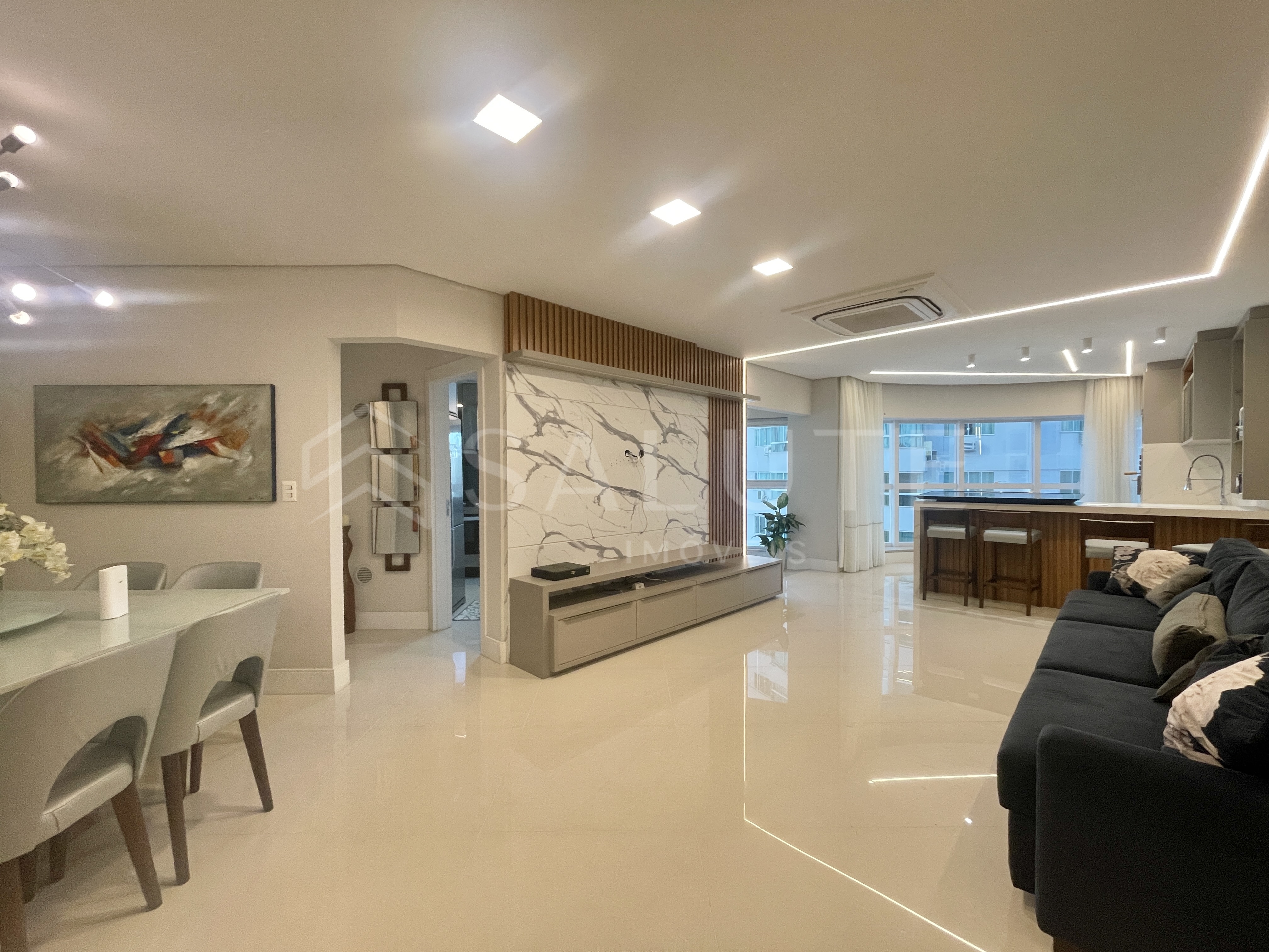 Apartamento à venda 4 dormitórios nos Pioneiros
