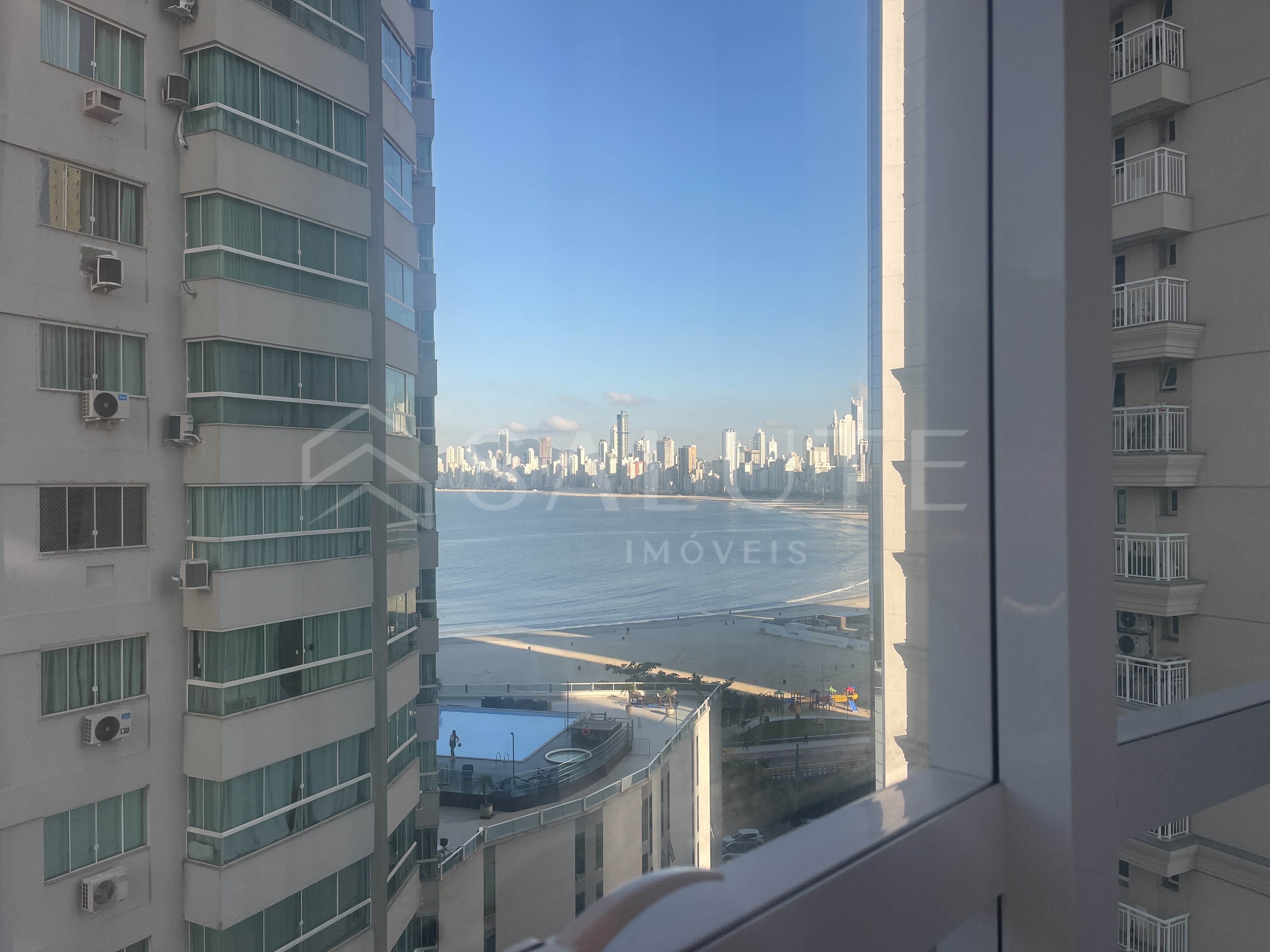 Apartamento à venda 4 dormitórios nos Pioneiros