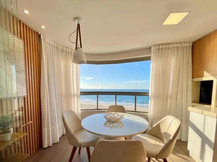 Apartamento frente mar à venda 3 dormitórios na Barra Sul