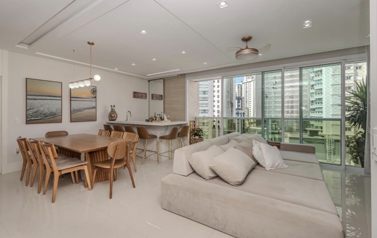 Apartamento à venda 4 dormitórios na Barra Sul