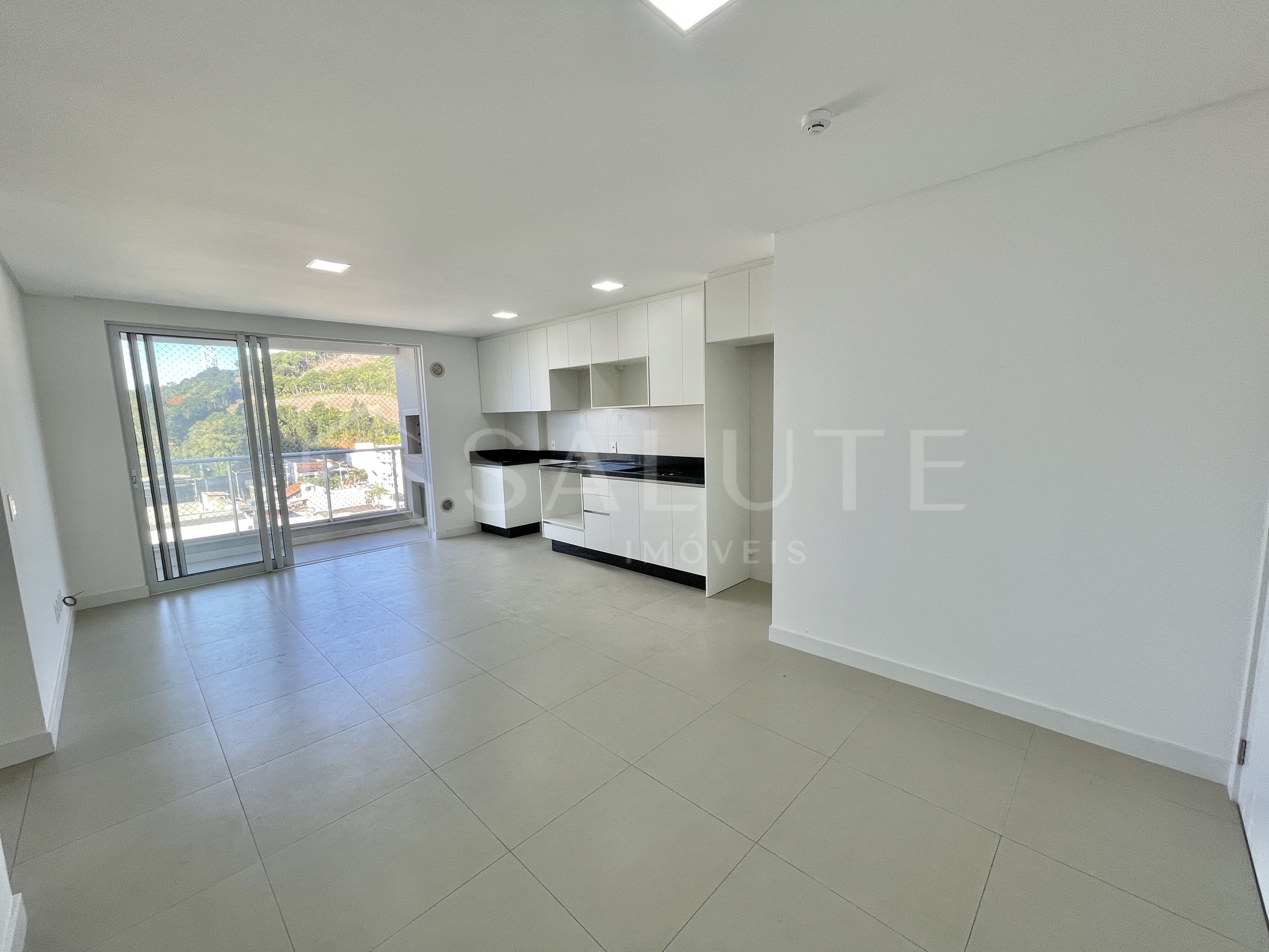 Apartamento aluguel anual 2 dormitórios na Praia Brava de Itajaí