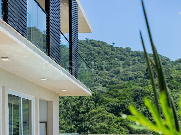 Casa em Condomínio à venda 5 suítes no Estaleirinho
