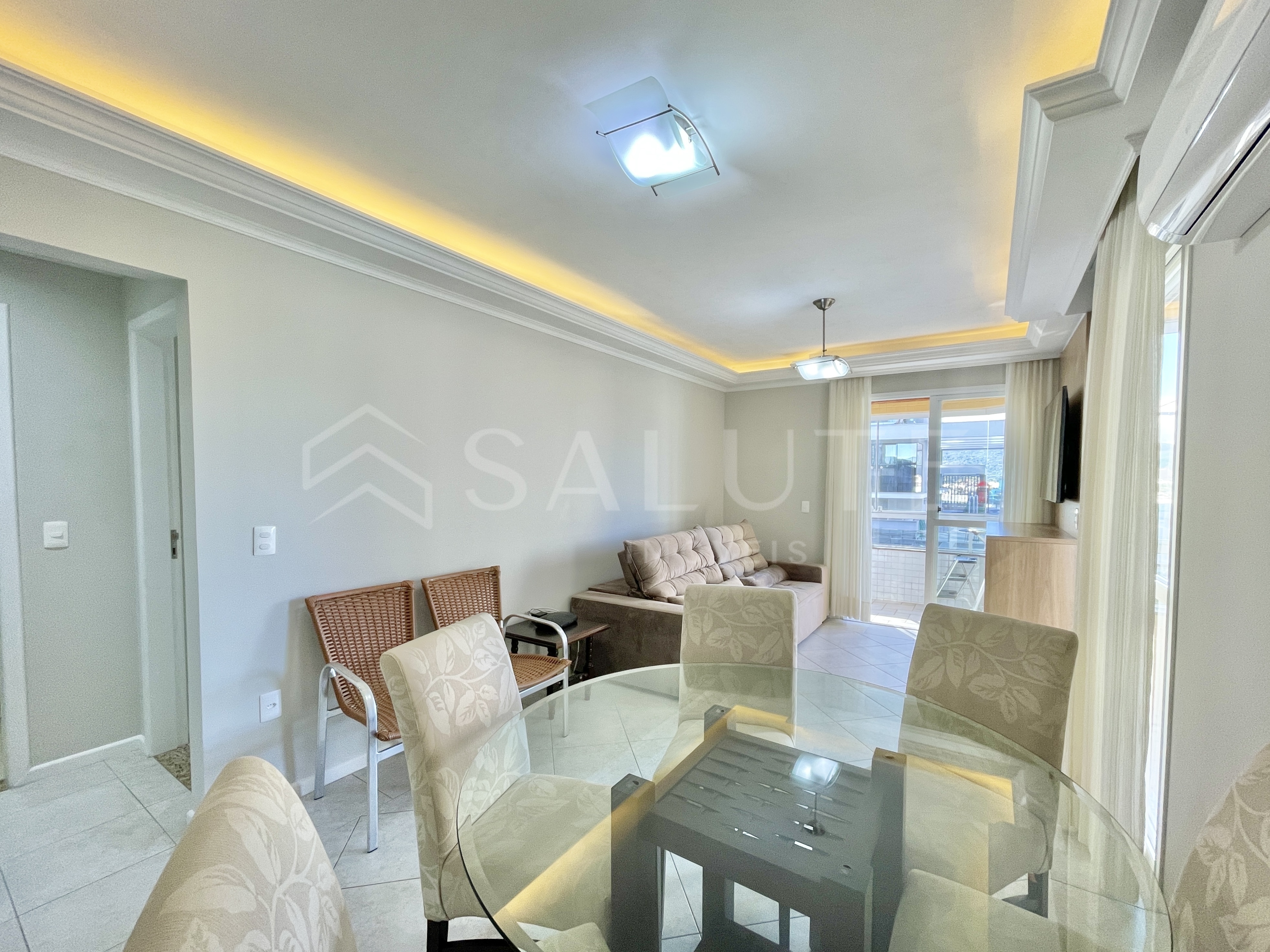 Apartamento aluguel anual 2 dormitórios no Centro