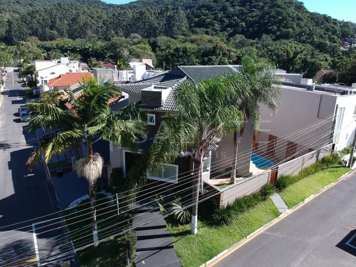 Casa em Condomínio à venda 6 suítes no Ariribá