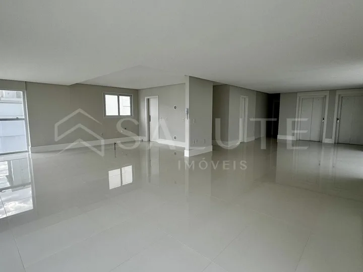 Apartamento com 4 Suítes frente mar em Balneário