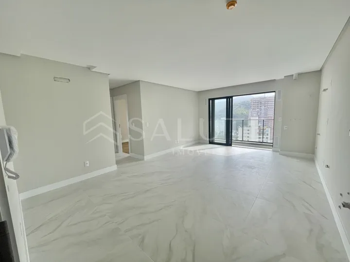Apartamento à venda 2 dormitórios, 1 suíte na Praia Brava